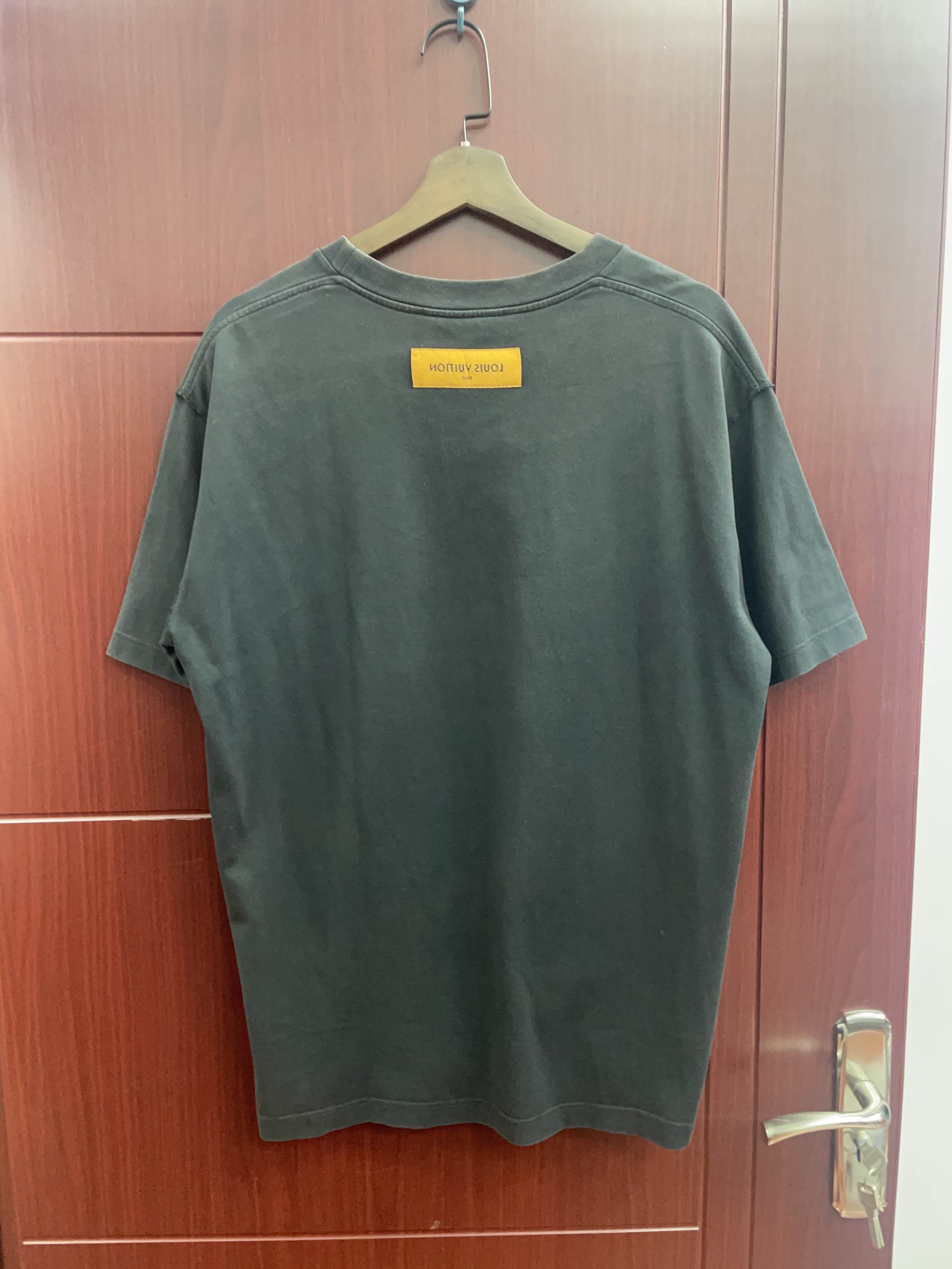 Louis Vuitton Louis Vuitton Graphic Logo T-Shirt Size L Size US L / EU 52-54 / 3 - 2 Thumbnail