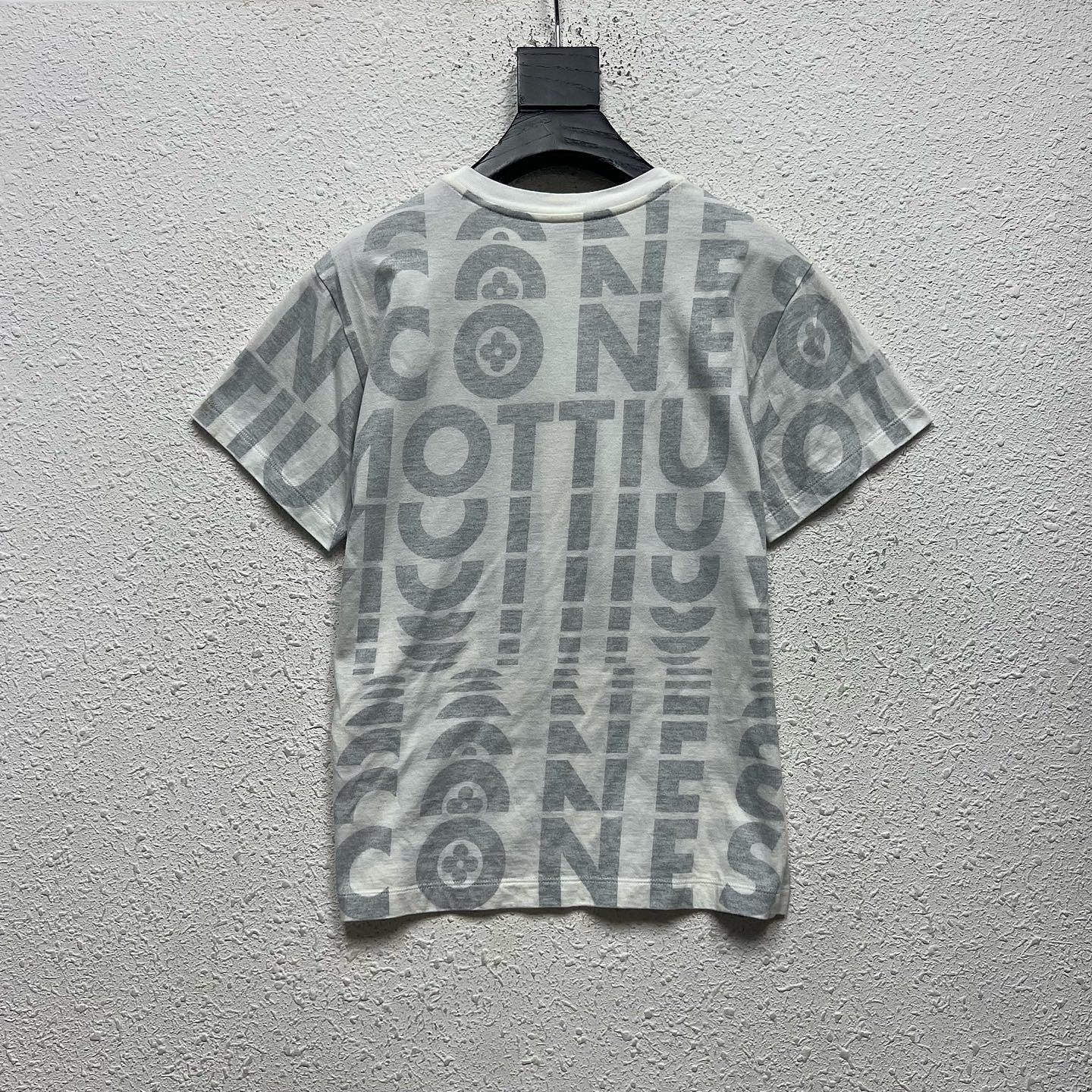 Louis Vuitton Louis Vuitton Monogram Print T-Shirt XS Size XS / US 0-2 / IT 36-38 - 2 Thumbnail