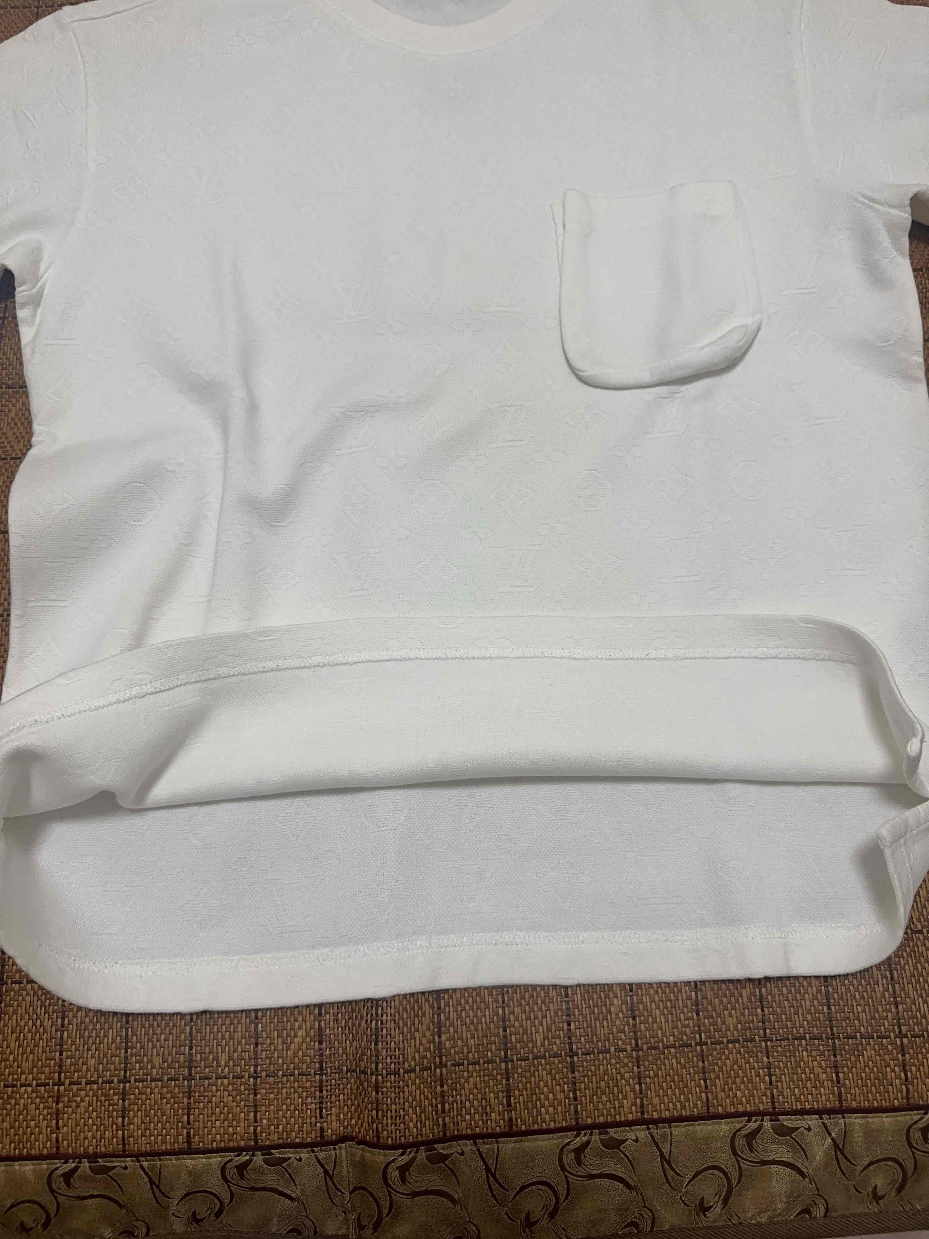 Louis Vuitton Louis Vuitton Monogram Pocket T-Shirt Size XS Size US XS / EU 42 / 0 - 7 Thumbnail