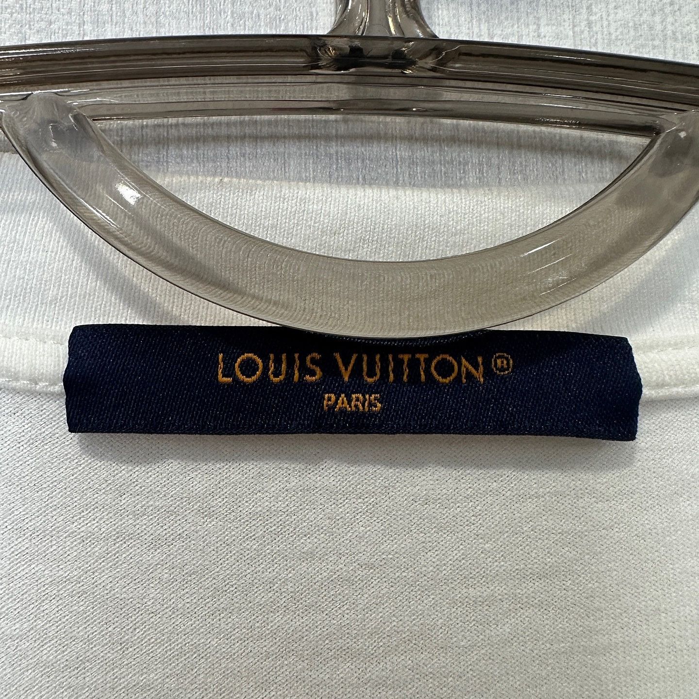 Louis Vuitton Louis Vuitton LV-vers Graphic T-Shirt Size L Size US L / EU 52-54 / 3 - 3 Thumbnail
