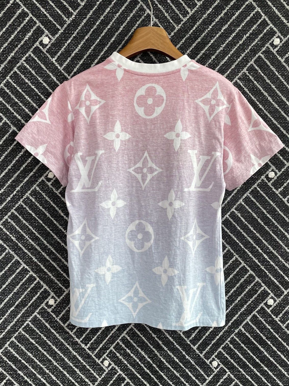 Louis Vuitton Louis Vuitton Sunset Monogram T-Shirt Size S Size S / US 4 / IT 40 - 2 Thumbnail