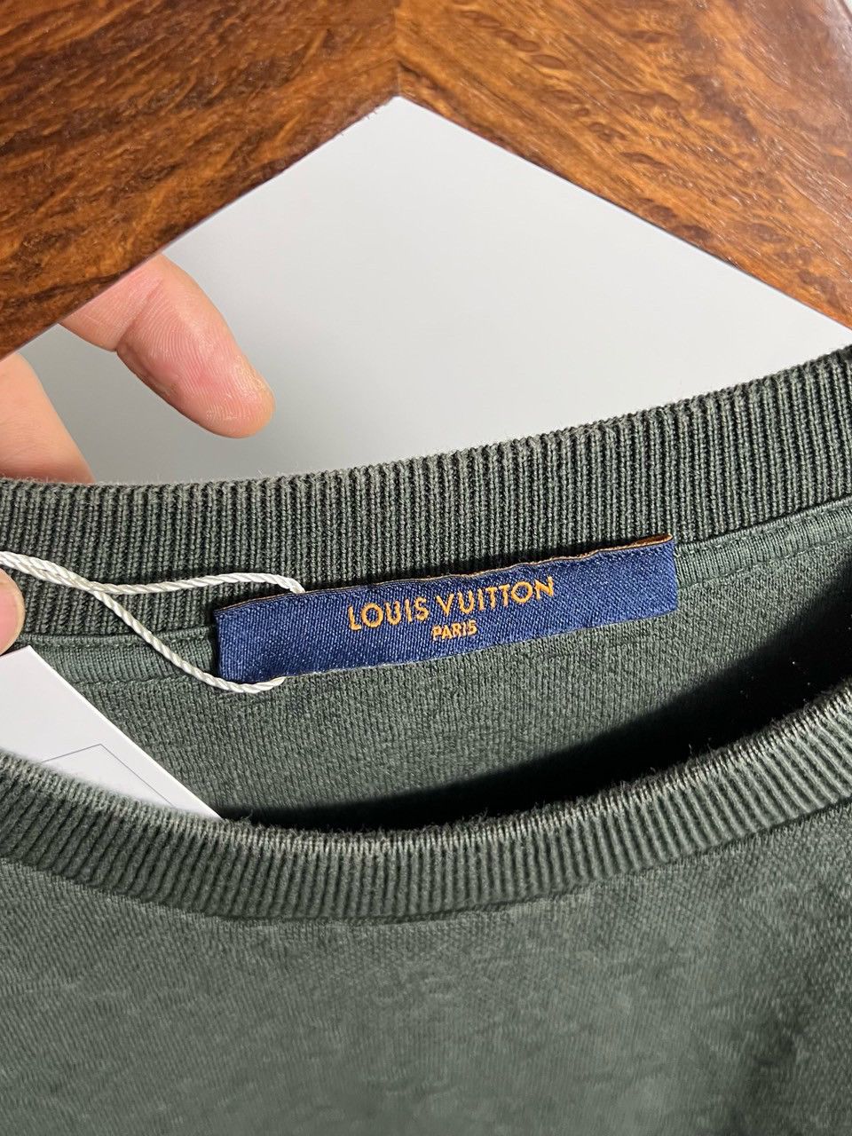 Louis Vuitton Louis Vuitton Monogram Embossed Pocket T-Shirt Size S Size US S / EU 44-46 / 1 - 3 Thumbnail