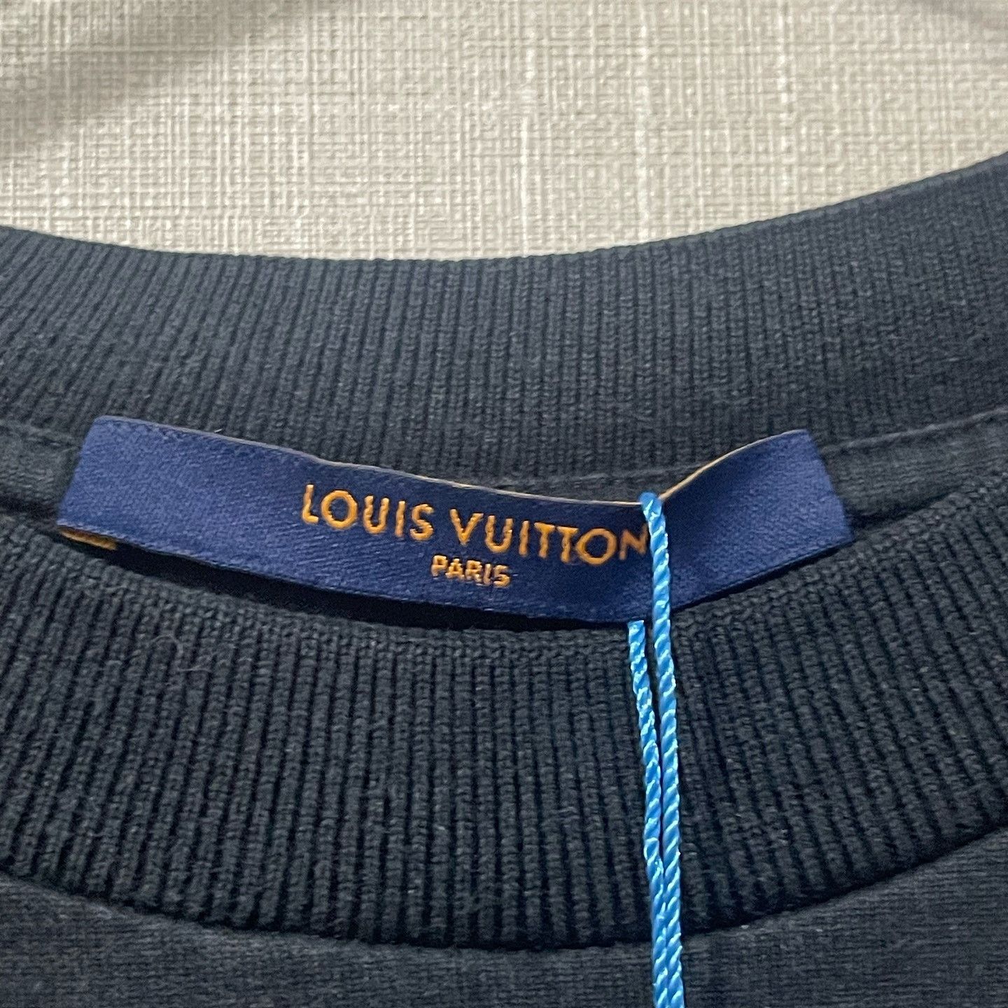 Louis Vuitton Louis Vuitton Graphic Logo T-Shirt Size S Size US S / EU 44-46 / 1 - 3 Thumbnail