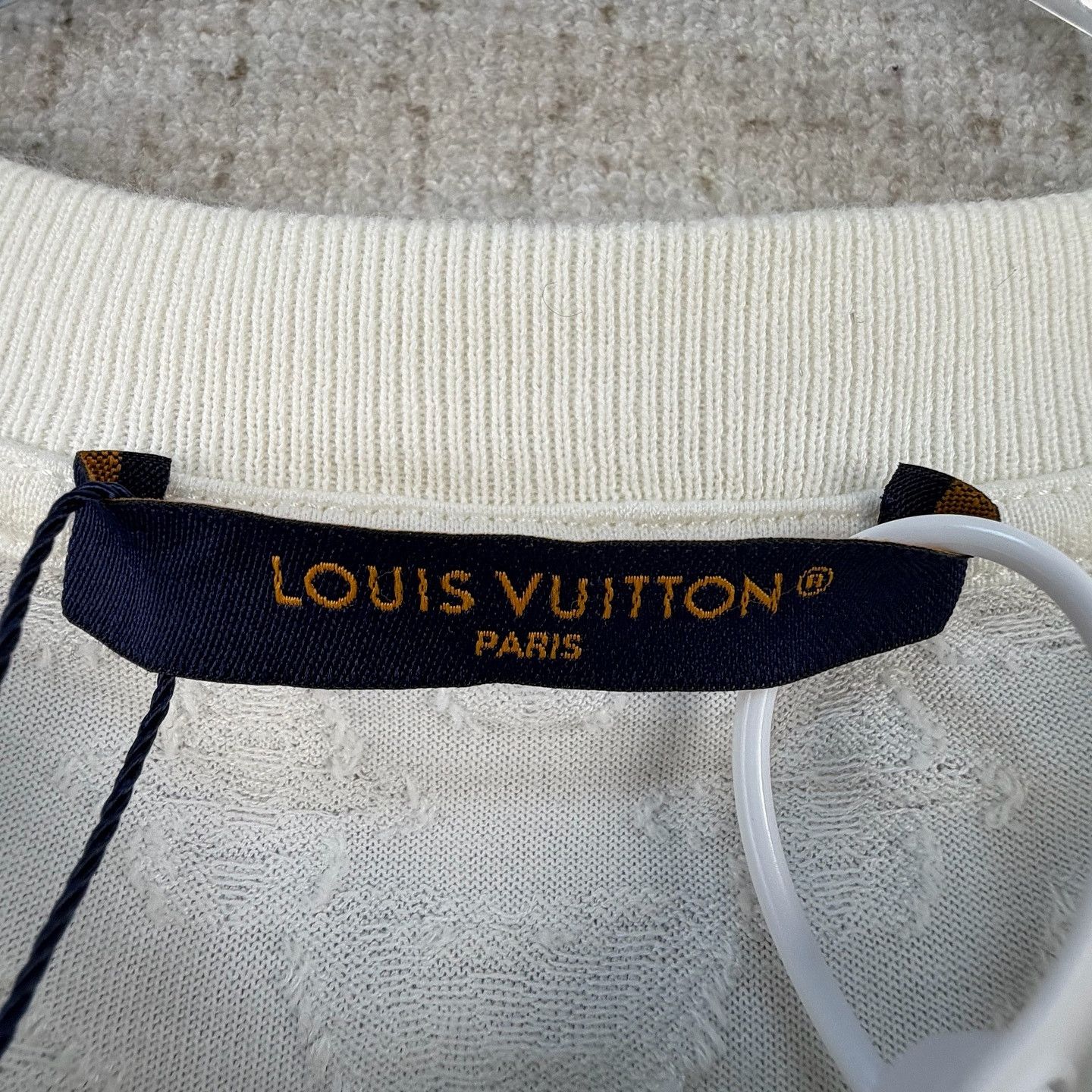 Louis Vuitton Louis Vuitton Embossed Monogram T-Shirt Size S Size S / US 4 / IT 40 - 3 Thumbnail