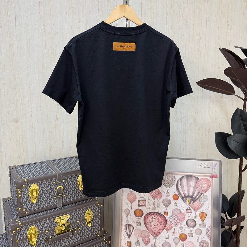Louis Vuitton Louis Vuitton Embossed Logo Cotton T-Shirt Size S Size US S / EU 44-46 / 1 - 2 Thumbnail