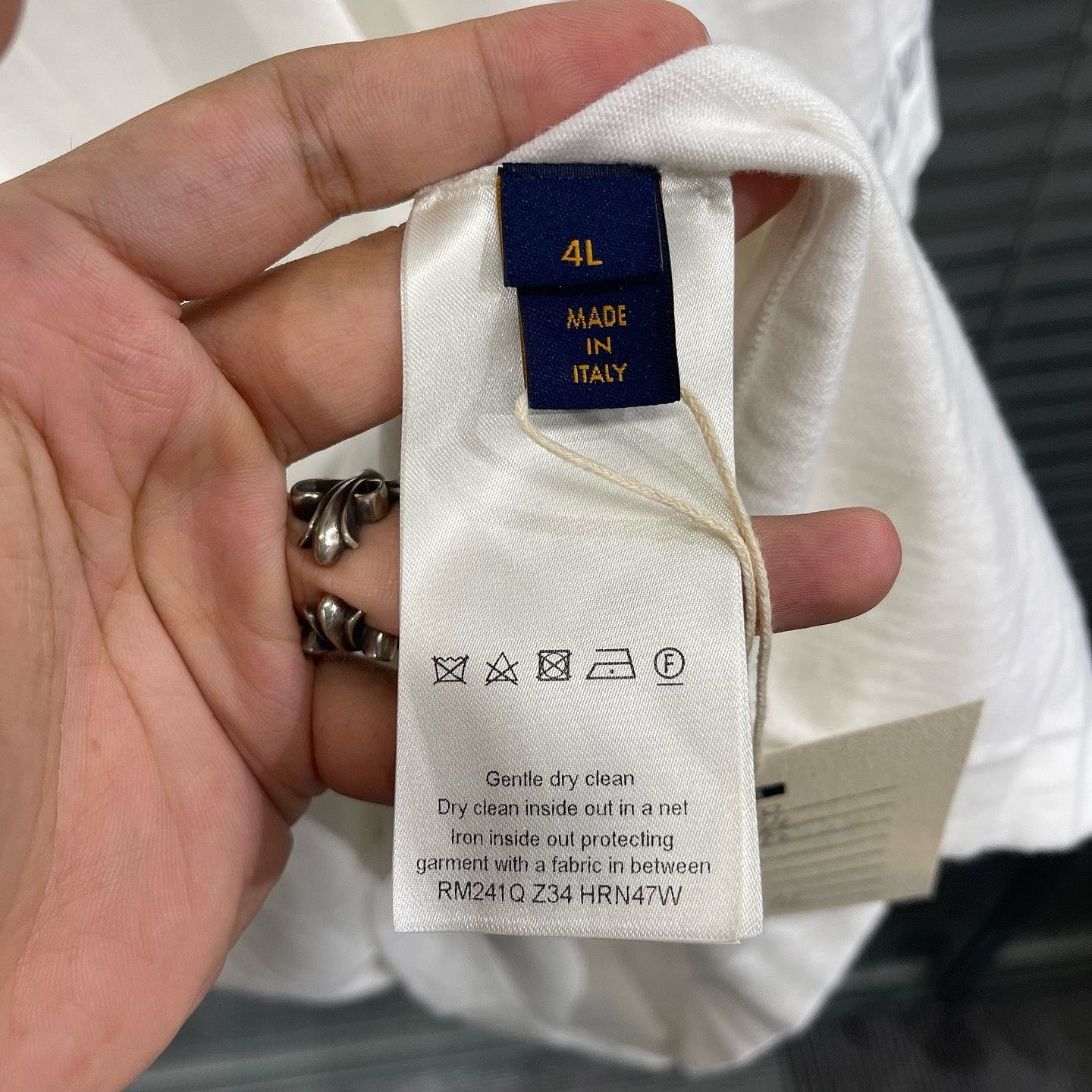 Louis Vuitton Louis Vuitton Logo Print T-Shirt Size XL Size US XL / EU 56 / 4 - 4 Thumbnail
