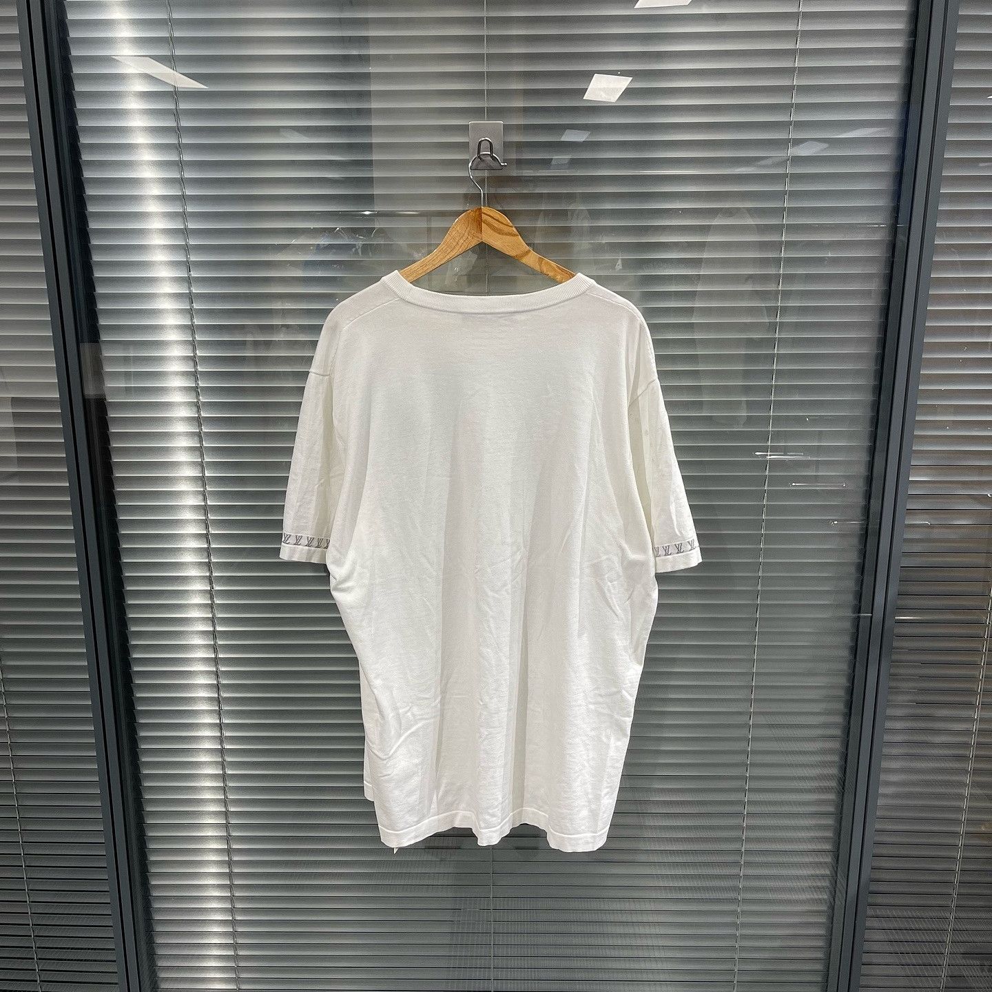 Louis Vuitton Louis Vuitton Logo Print T-Shirt Size XL Size US XL / EU 56 / 4 - 2 Thumbnail