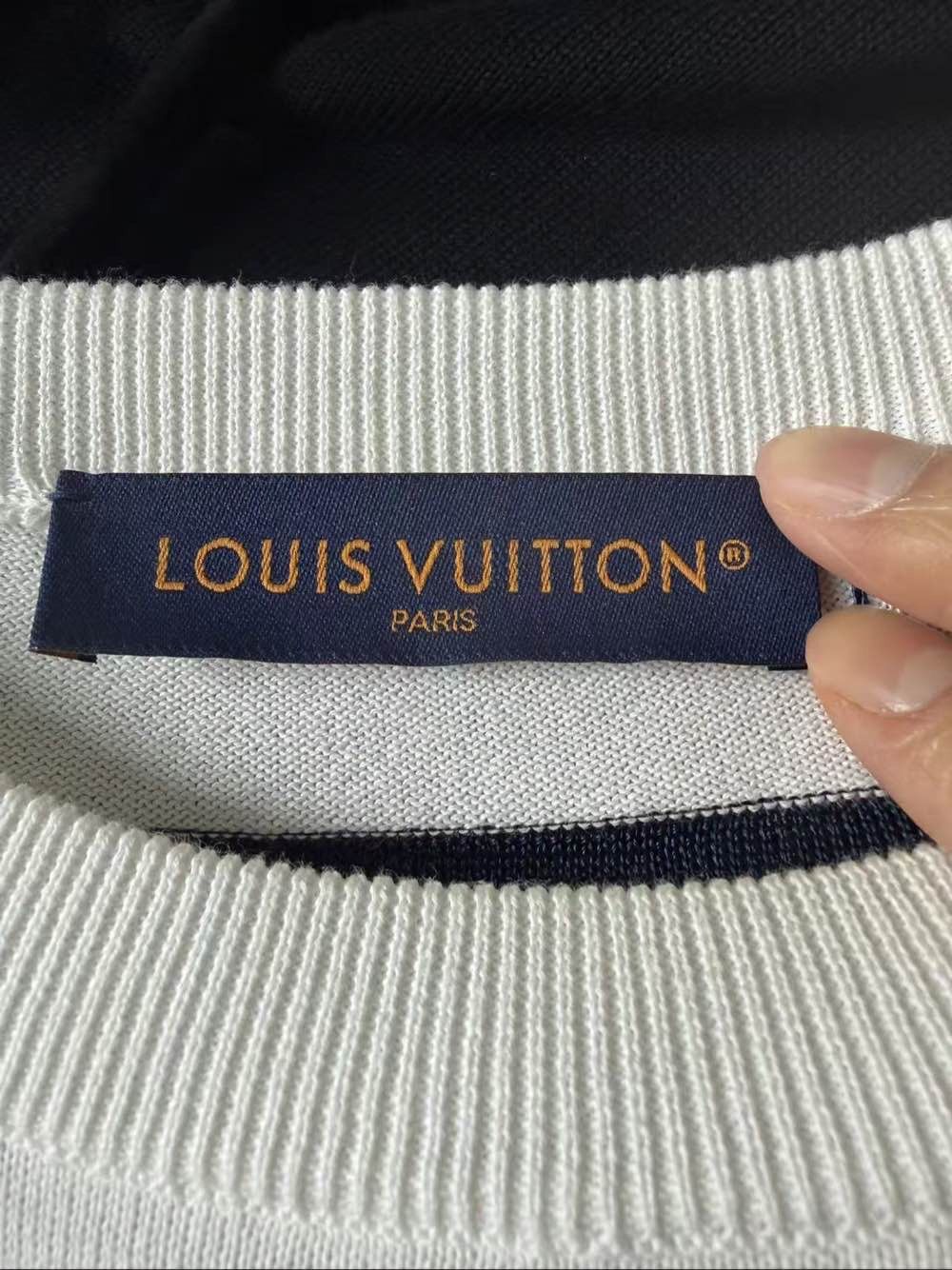 Louis Vuitton Louis Vuitton Pink Logo T-Shirt Size XL Size US XL / EU 56 / 4 - 3 Thumbnail