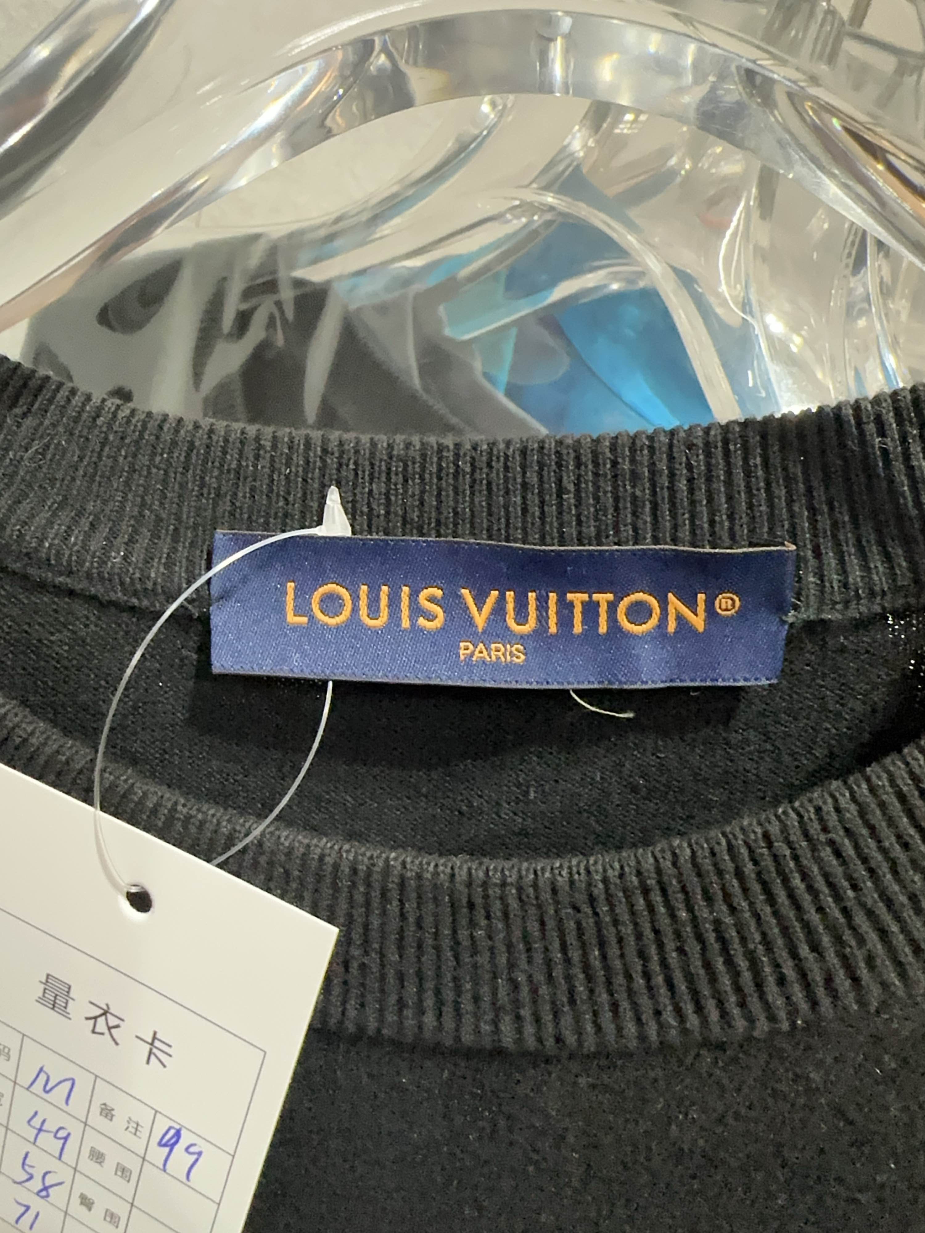 Louis Vuitton Louis Vuitton Logo T-Shirt Size M Size US M / EU 48-50 / 2 - 3 Thumbnail