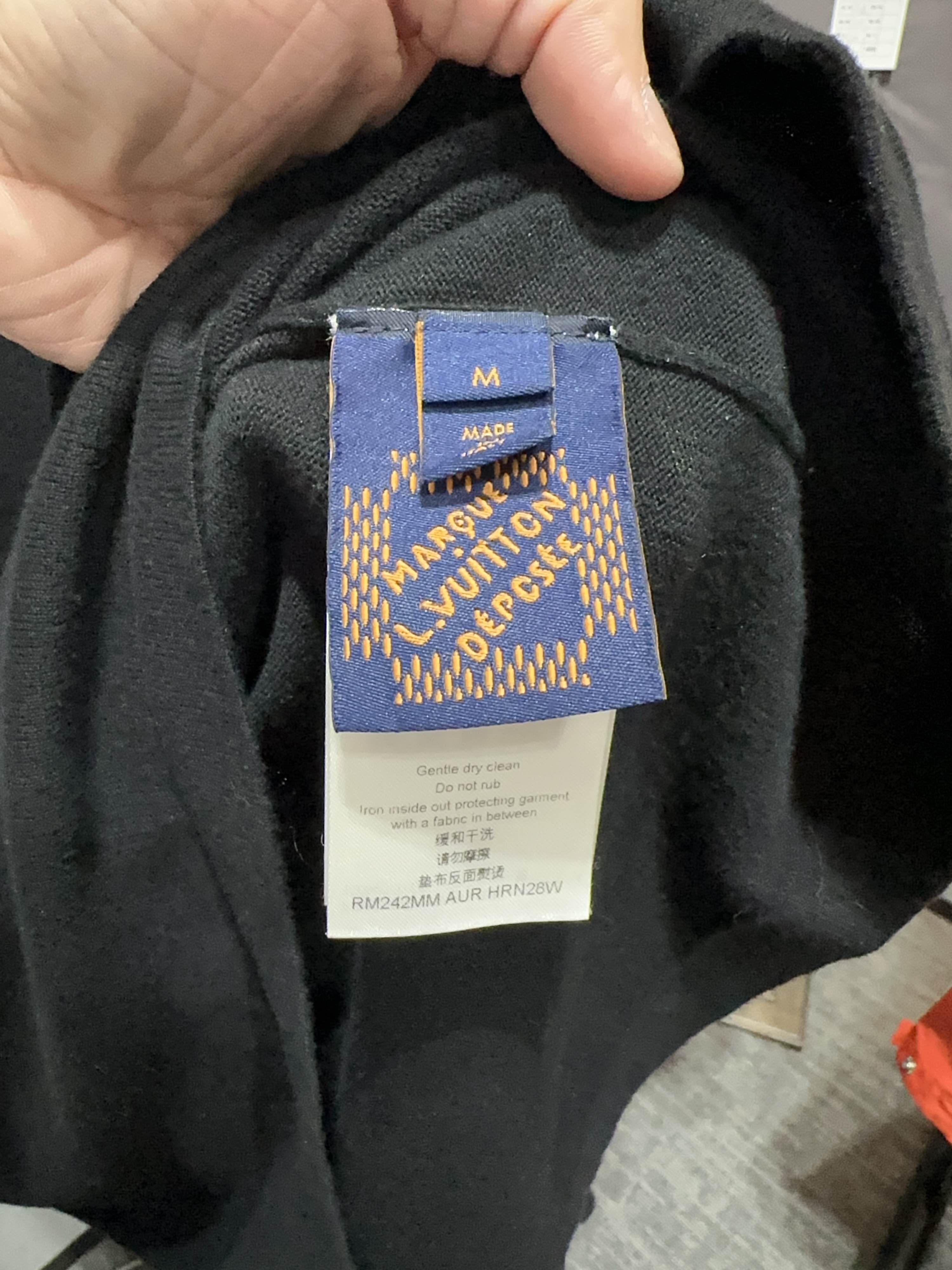 Louis Vuitton Louis Vuitton Logo T-Shirt Size M Size US M / EU 48-50 / 2 - 4 Thumbnail