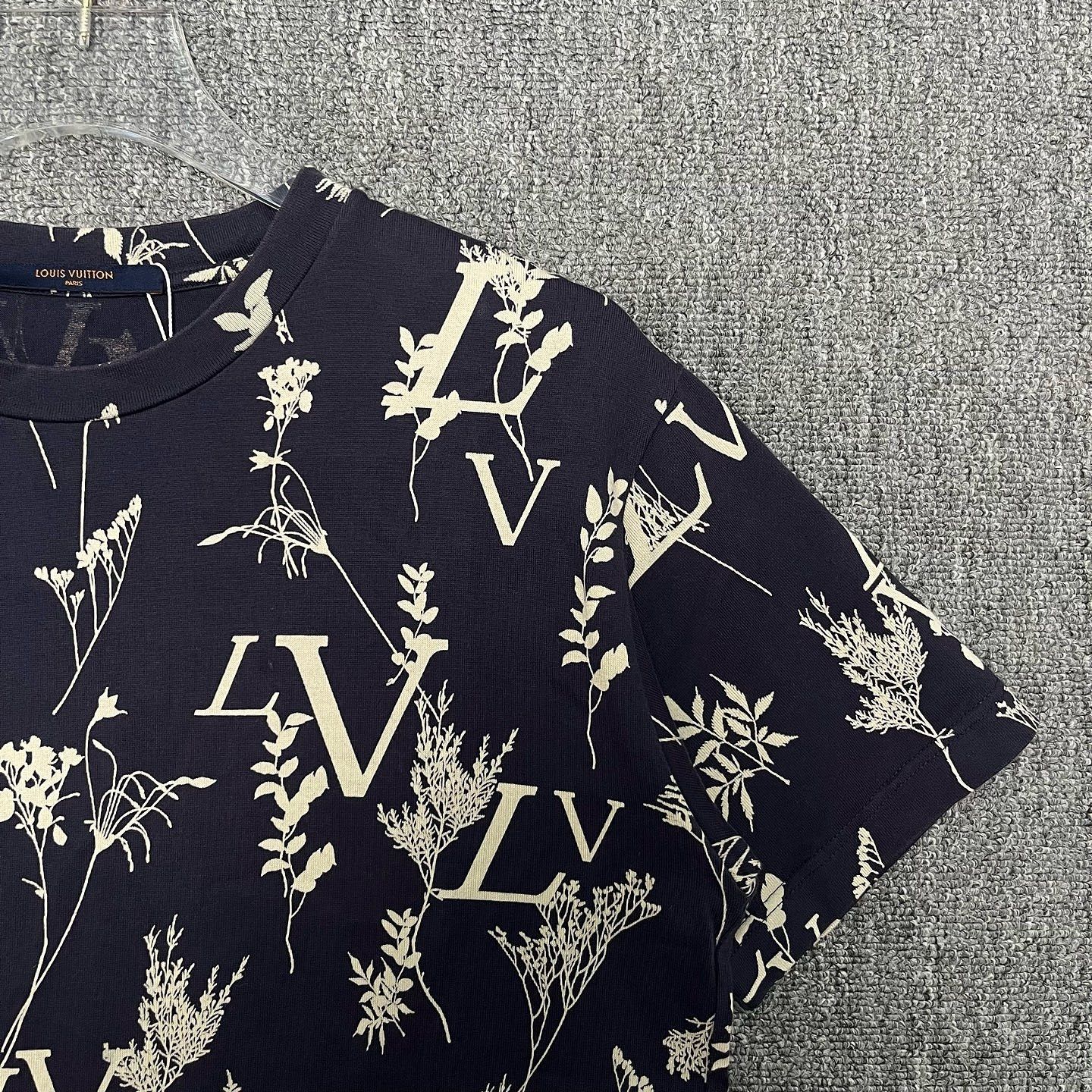 Louis Vuitton Louis Vuitton Botanical Monogram T-Shirt Size M Size US M / EU 48-50 / 2 - 3 Thumbnail