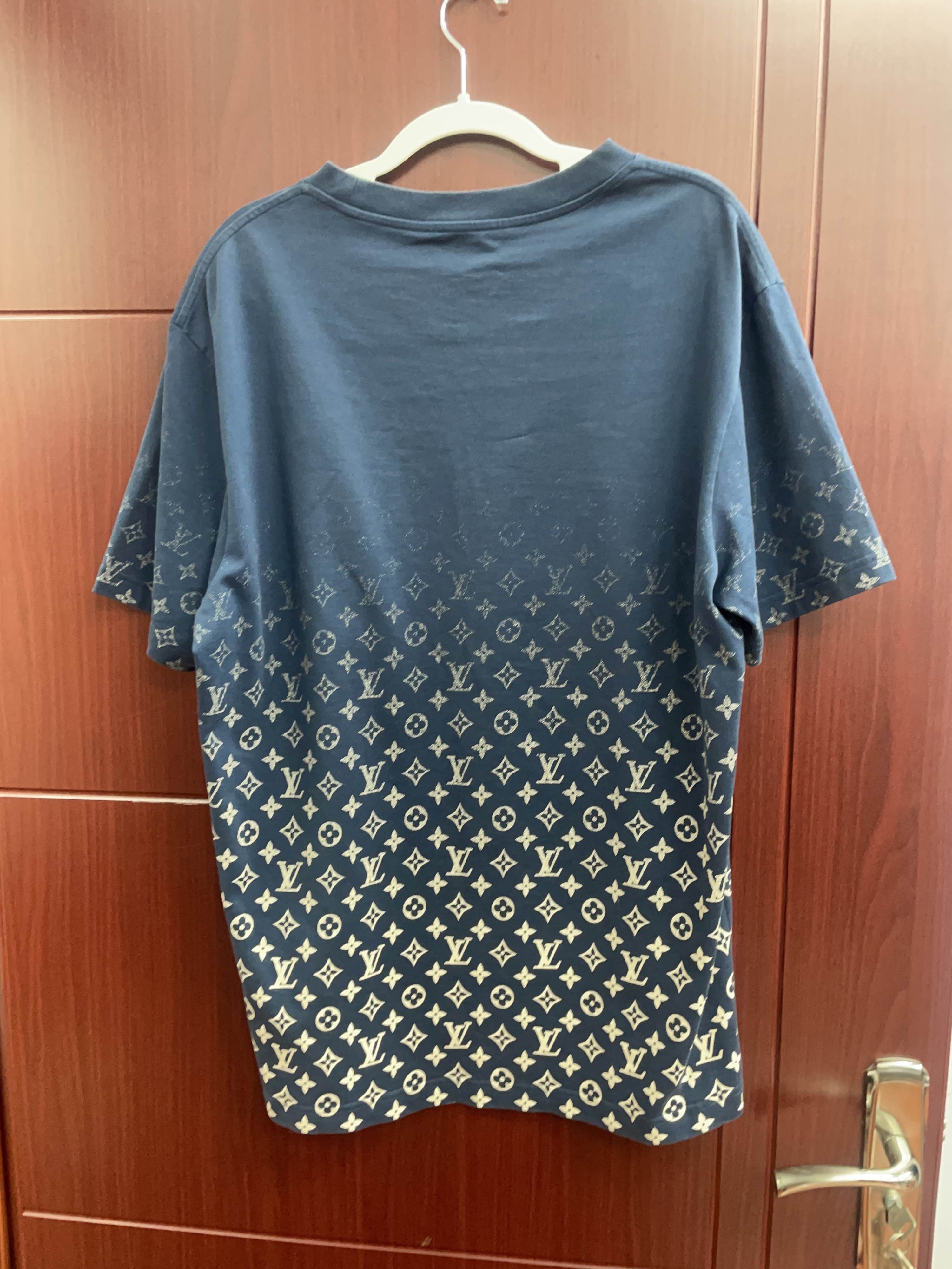 Louis Vuitton Louis Vuitton Monogram Gradient T-Shirt Size XL Size US XL / EU 56 / 4 - 2 Thumbnail