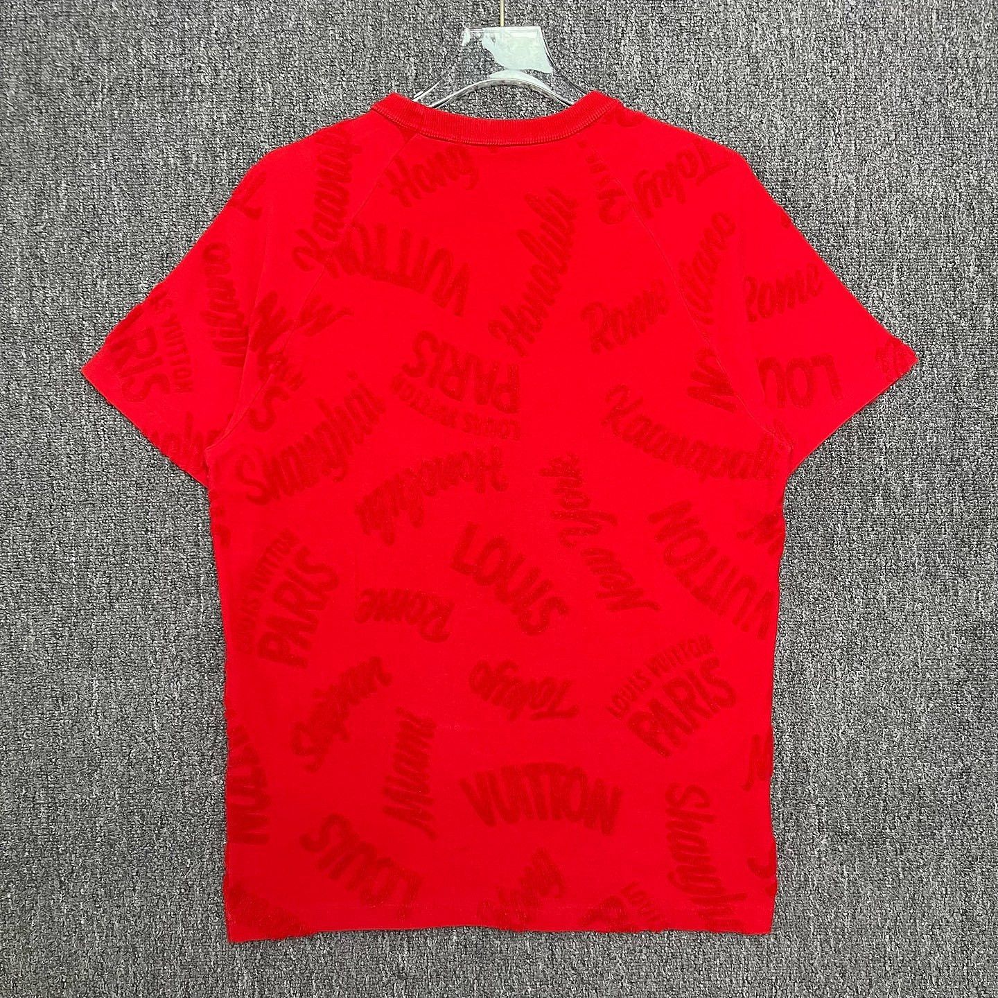 Louis Vuitton Louis Vuitton Flocked Logo City Print T-Shirt Size M Size US M / EU 48-50 / 2 - 2 Thumbnail