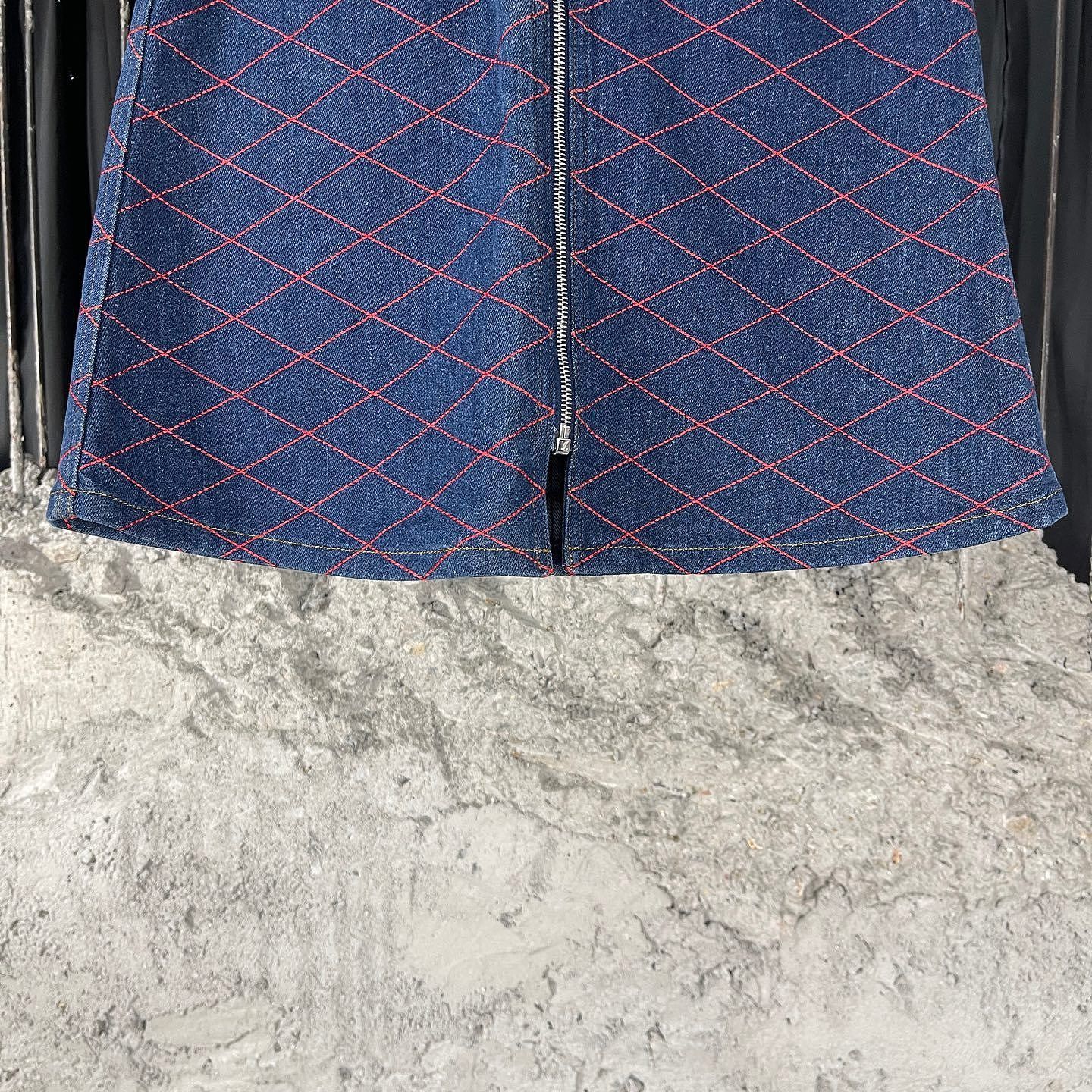 Louis Vuitton Louis Vuitton Quilted Denim Mini Skirt Size 34 Size 25" / US 0 / IT 36 - 7 Thumbnail