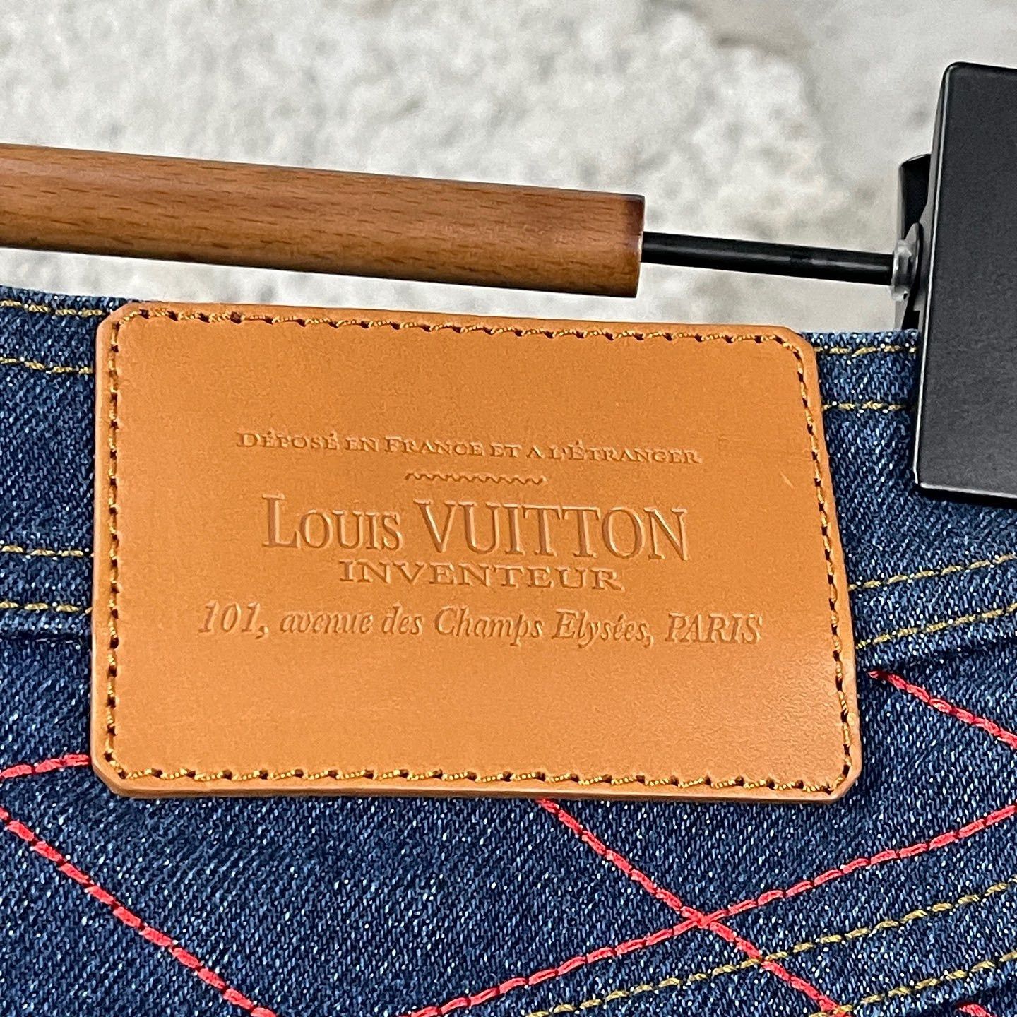 Louis Vuitton Louis Vuitton Quilted Denim Mini Skirt Size 34 Size 25" / US 0 / IT 36 - 9 Thumbnail