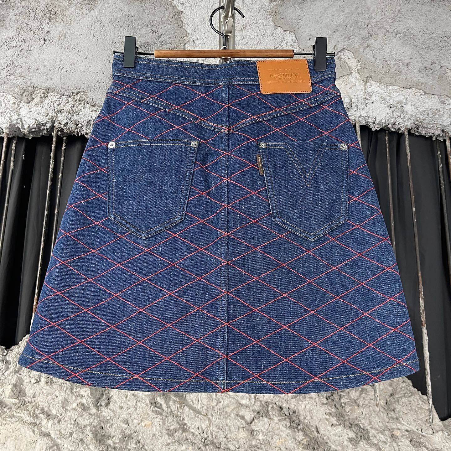 Louis Vuitton Louis Vuitton Quilted Denim Mini Skirt Size 34 Size 25" / US 0 / IT 36 - 2 Thumbnail