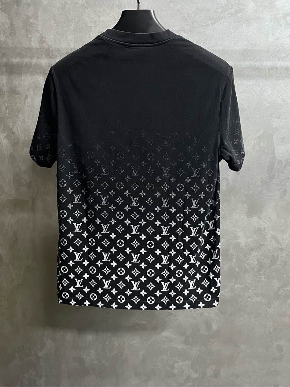Louis Vuitton Louis Vuitton Monogram Gradient T-Shirt Size S Size US S / EU 44-46 / 1 - 2 Thumbnail