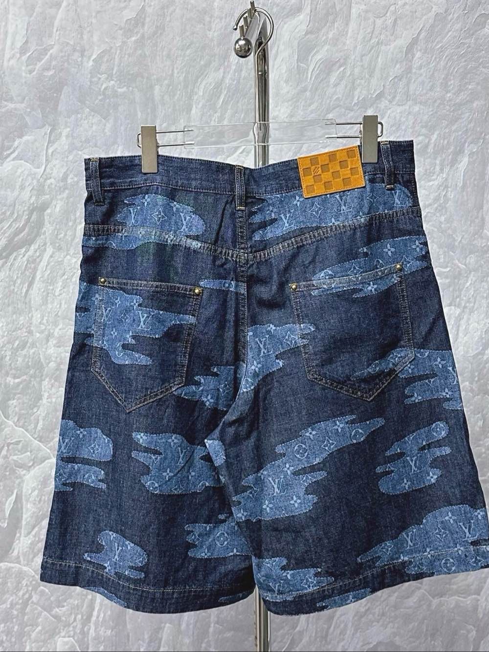 Louis Vuitton Louis Vuitton Monogram Shorts Size 29 Size US 29 - 2 Thumbnail
