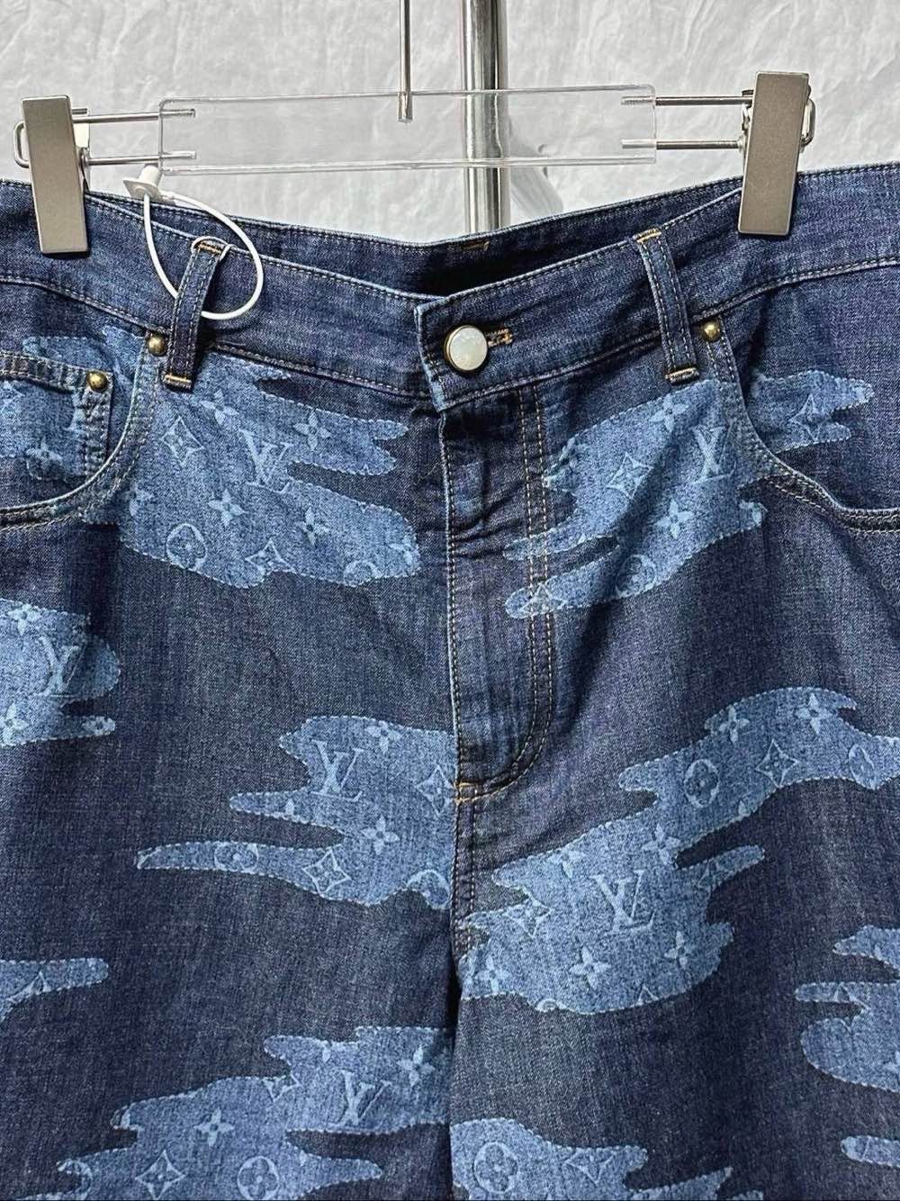 Louis Vuitton Louis Vuitton Monogram Shorts Size 29 Size US 29 - 8 Thumbnail