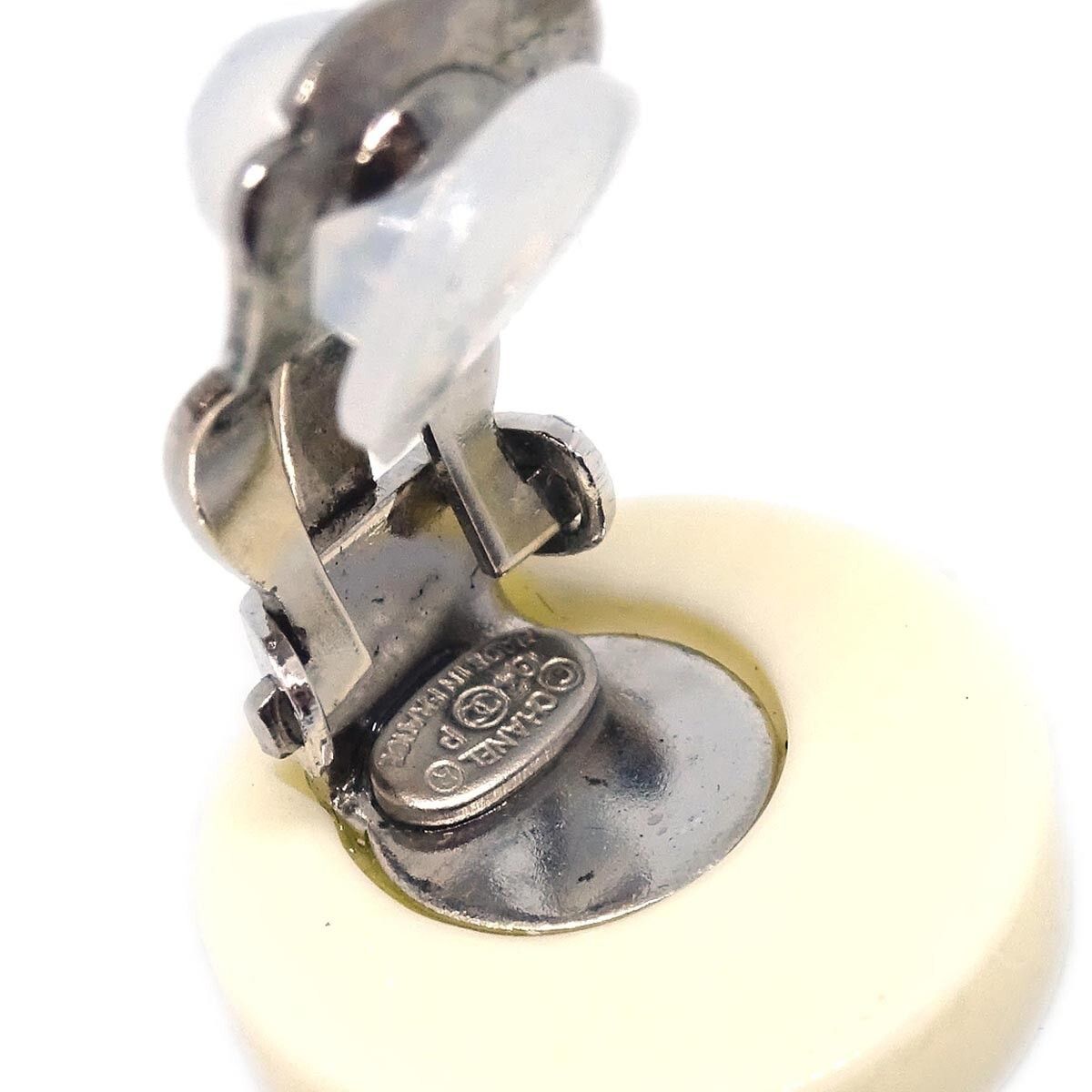 Chanel Chanel Vintage CC Round Button Clip-On Metal Size ONE SIZE - 4 Thumbnail