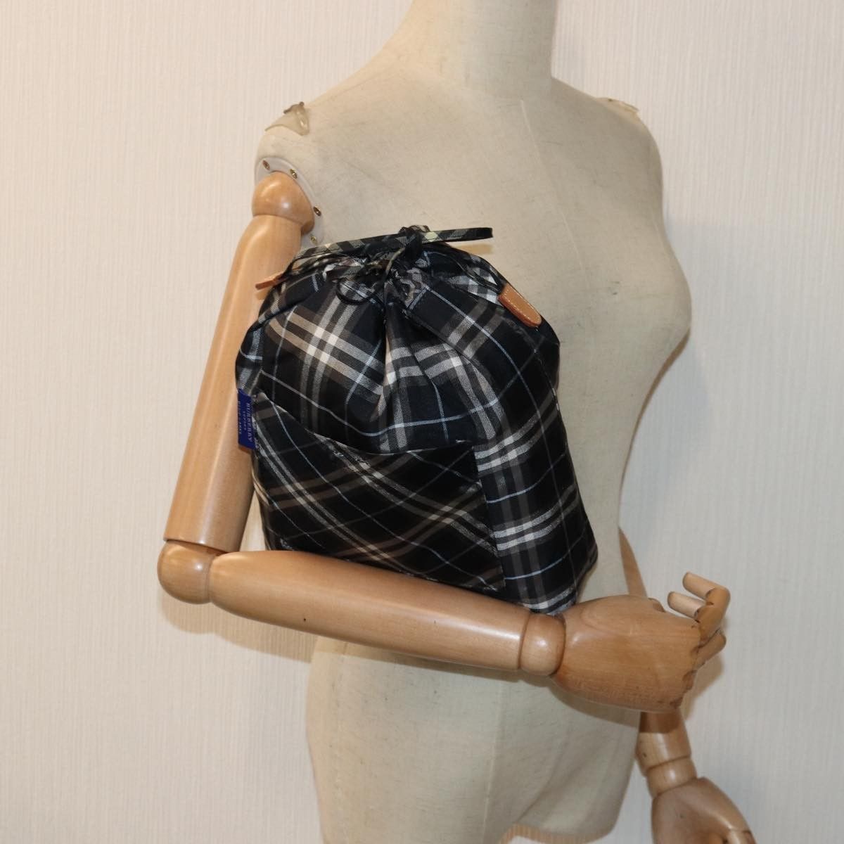Burberry Burberry Nova Check Blue Label Nylon Size ONE SIZE - 15 Thumbnail