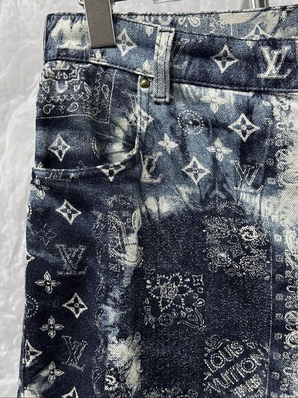 Louis Vuitton Louis Vuitton Monogram Paisley Tie-Dye Shorts Size 31 Size US 31 - 6 Thumbnail
