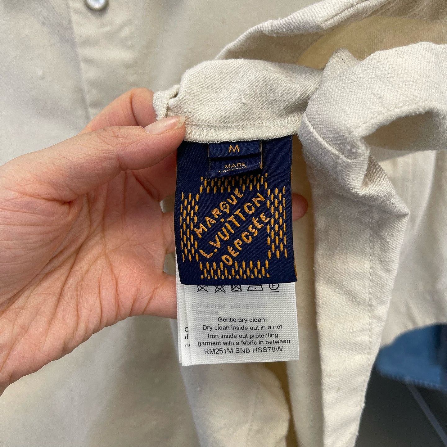 Louis Vuitton Louis Vuitton Le Monde Est A Vous Silk Blend Shirt Size M Size US M / EU 48-50 / 2 - 4 Thumbnail