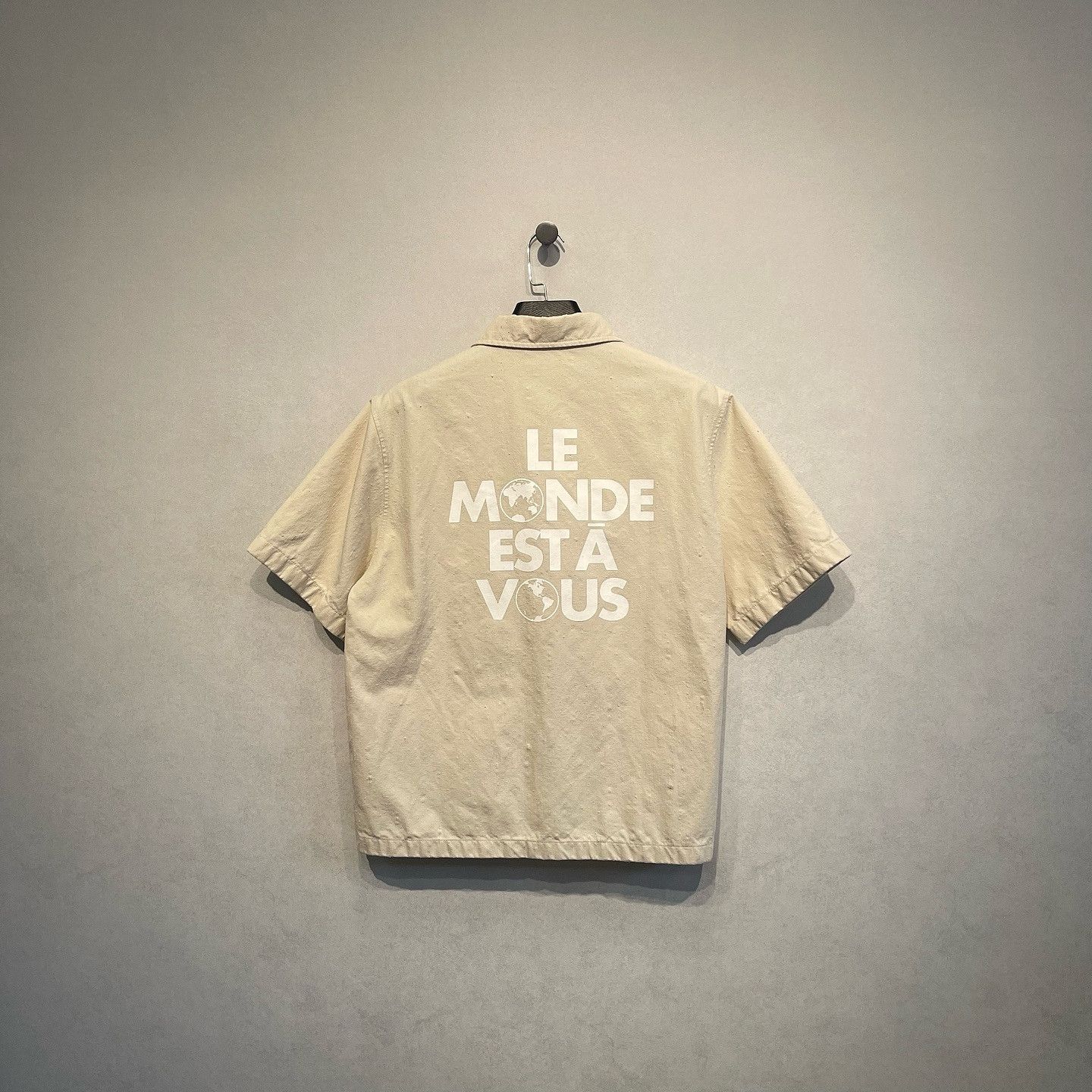 Louis Vuitton Louis Vuitton Le Monde Est A Vous Silk Blend Shirt Size M Size US M / EU 48-50 / 2 - 2 Thumbnail