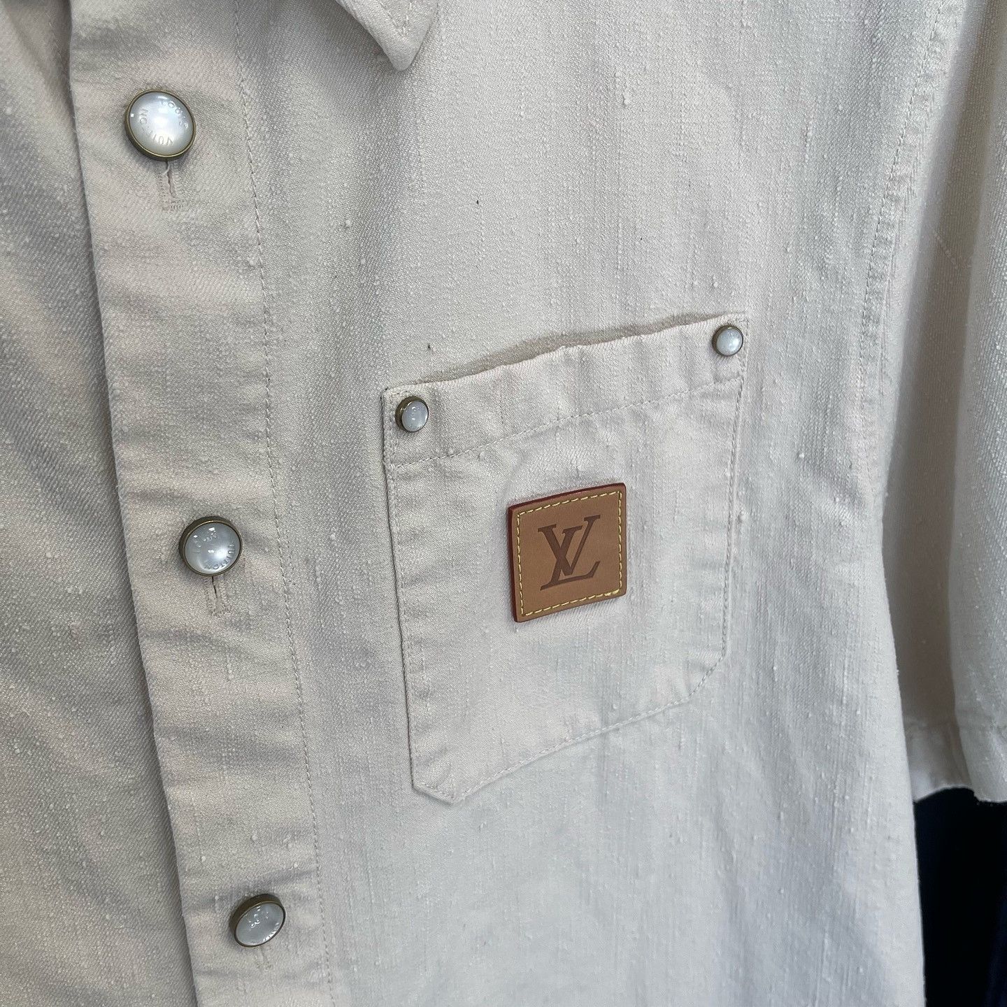 Louis Vuitton Louis Vuitton Le Monde Est A Vous Silk Blend Shirt Size M Size US M / EU 48-50 / 2 - 3 Thumbnail