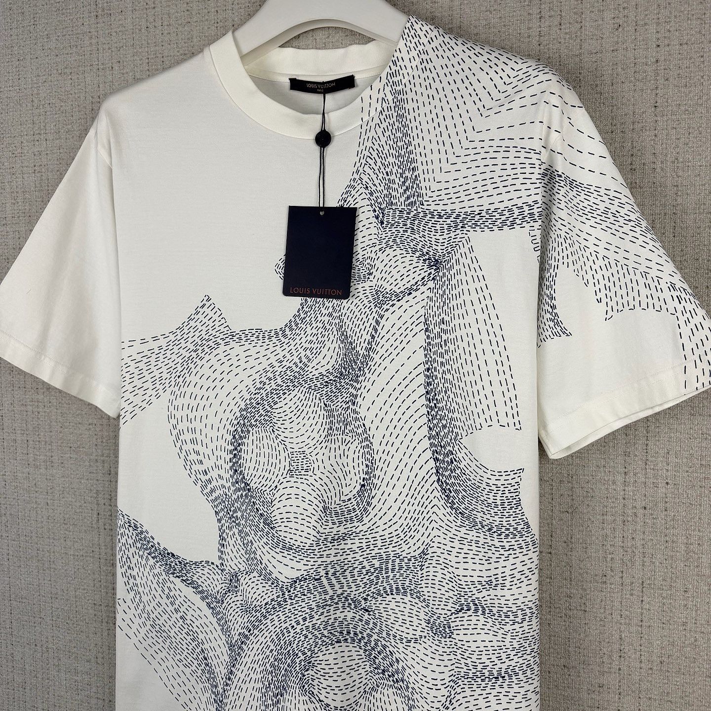 Louis Vuitton Louis Vuitton Monogram Flower Print T-Shirt Size XL Size US XL / EU 56 / 4 - 6 Thumbnail