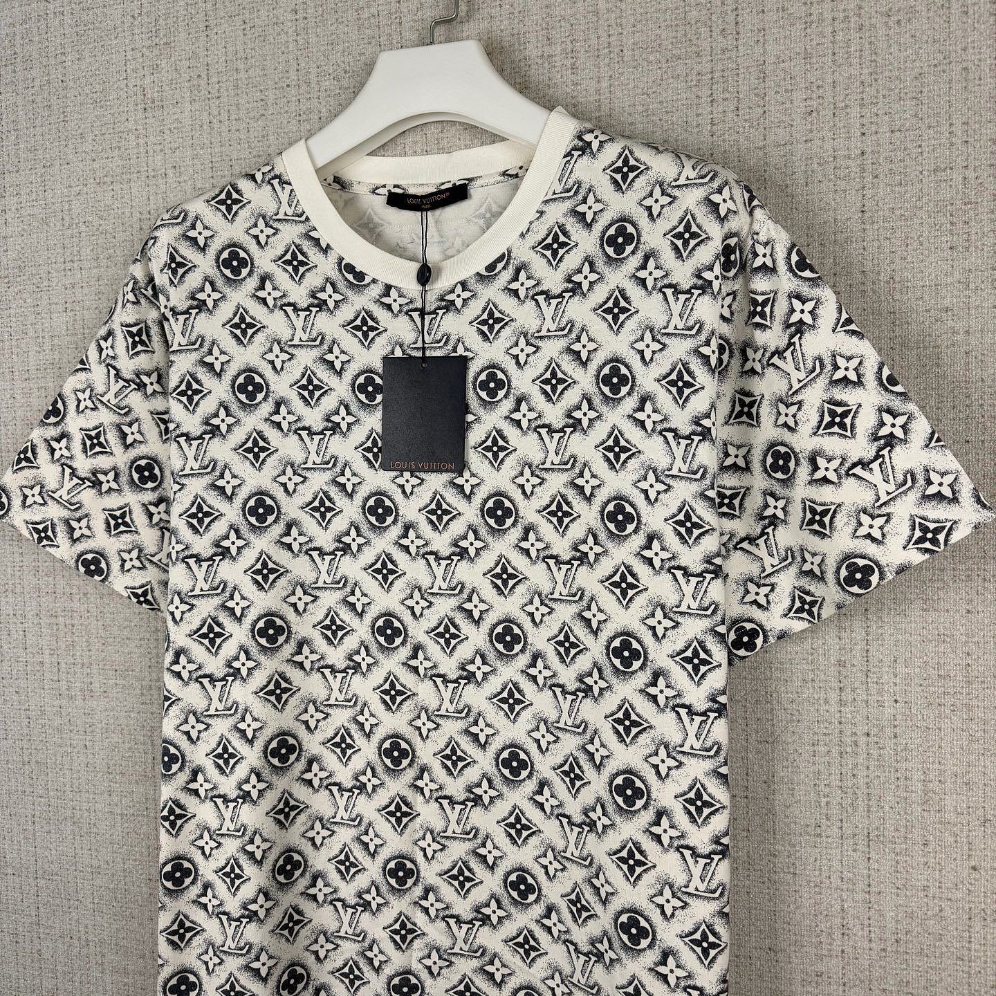 Louis Vuitton Louis Vuitton Monogram All-Over Print T-Shirt Size XL Size US XL / EU 56 / 4 - 6 Thumbnail