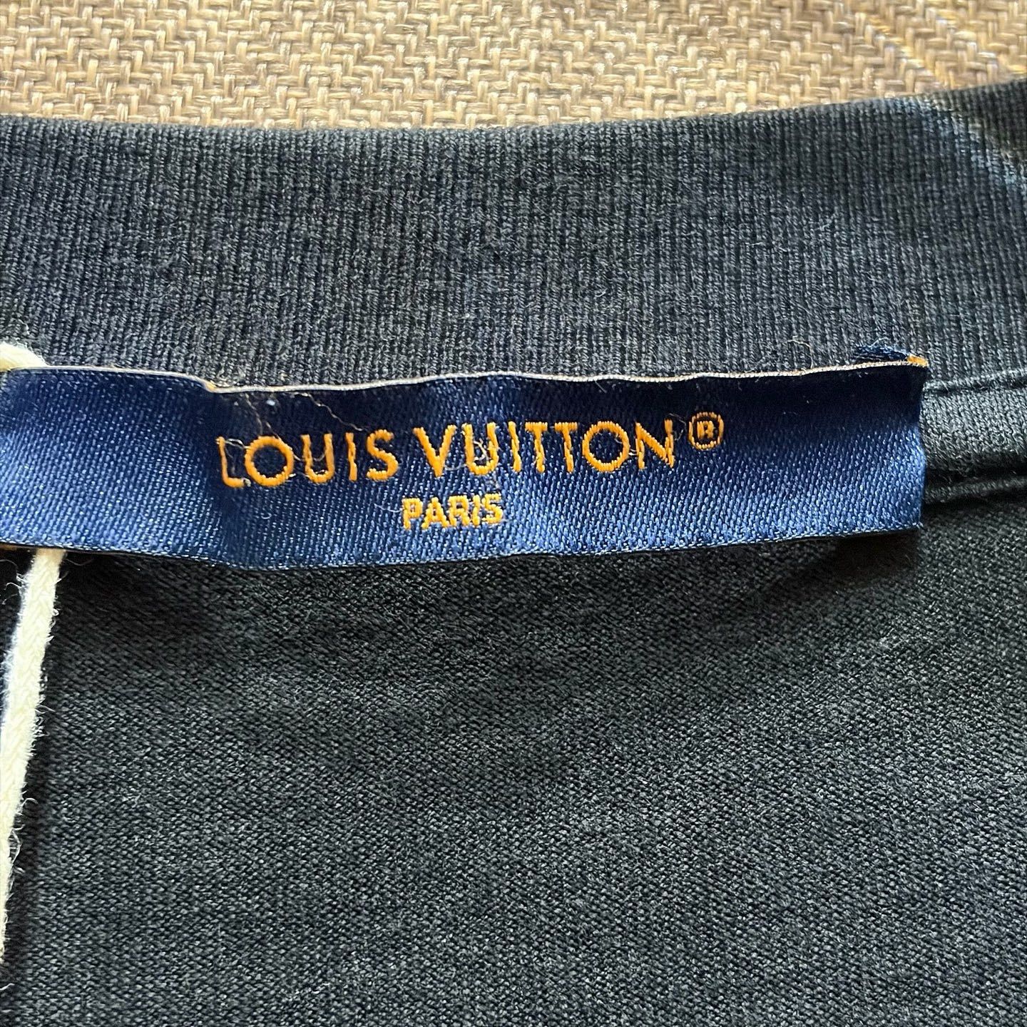 Louis Vuitton Louis Vuitton Monogram Gradient T-Shirt Size L Size US L / EU 52-54 / 3 - 3 Thumbnail