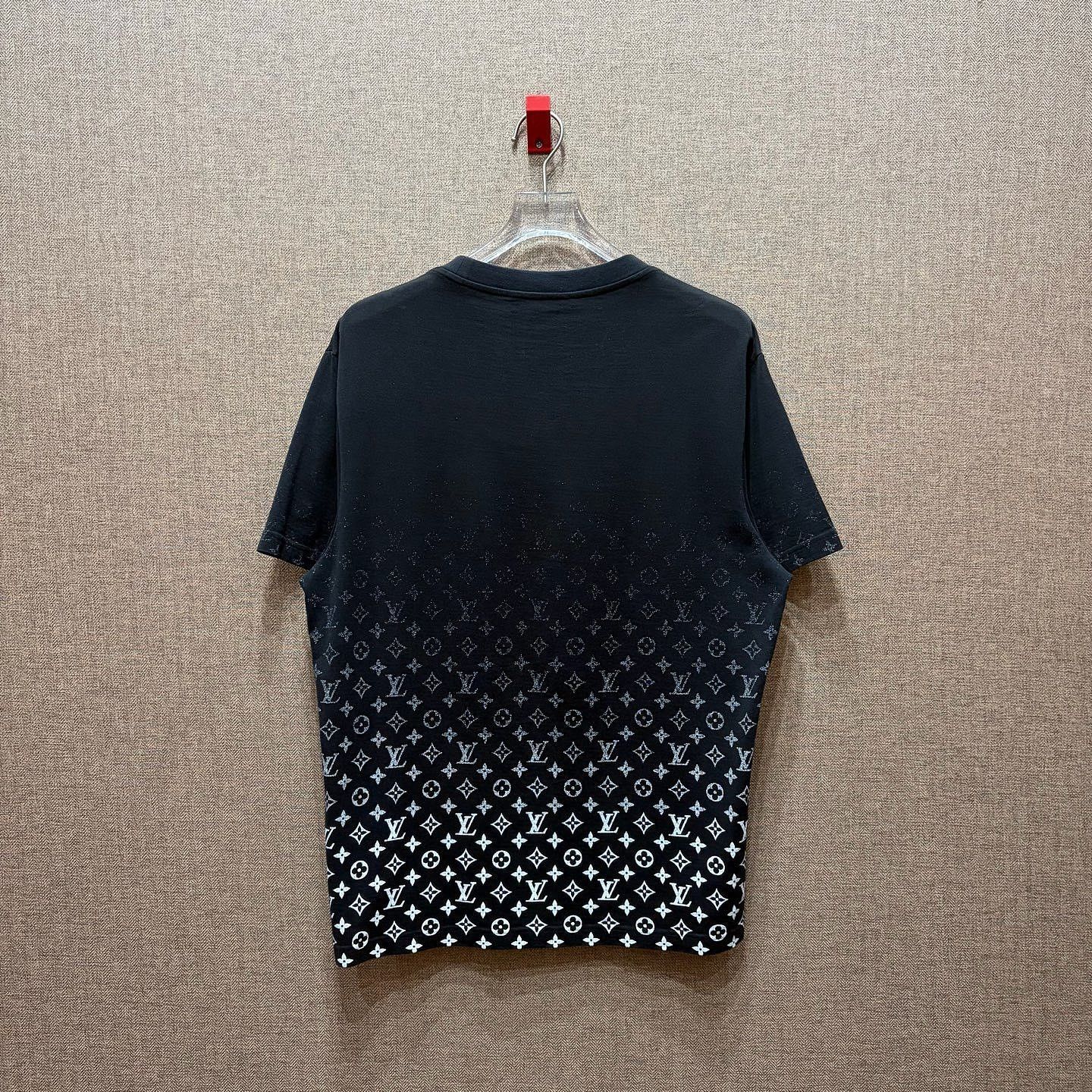 Louis Vuitton Louis Vuitton Monogram Gradient T-Shirt Size L Size US L / EU 52-54 / 3 - 2 Thumbnail