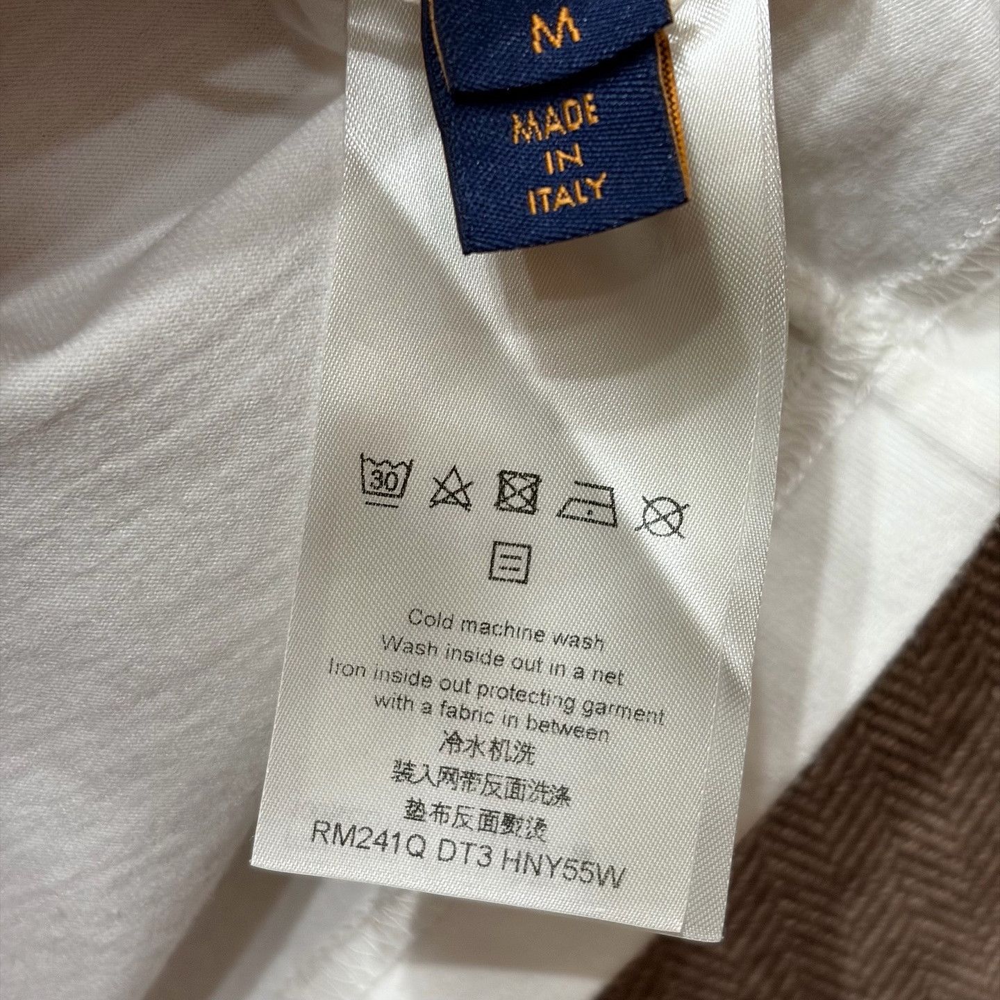 Louis Vuitton Louis Vuitton Logo Embossed T-Shirt Size M Size US M / EU 48-50 / 2 - 4 Thumbnail
