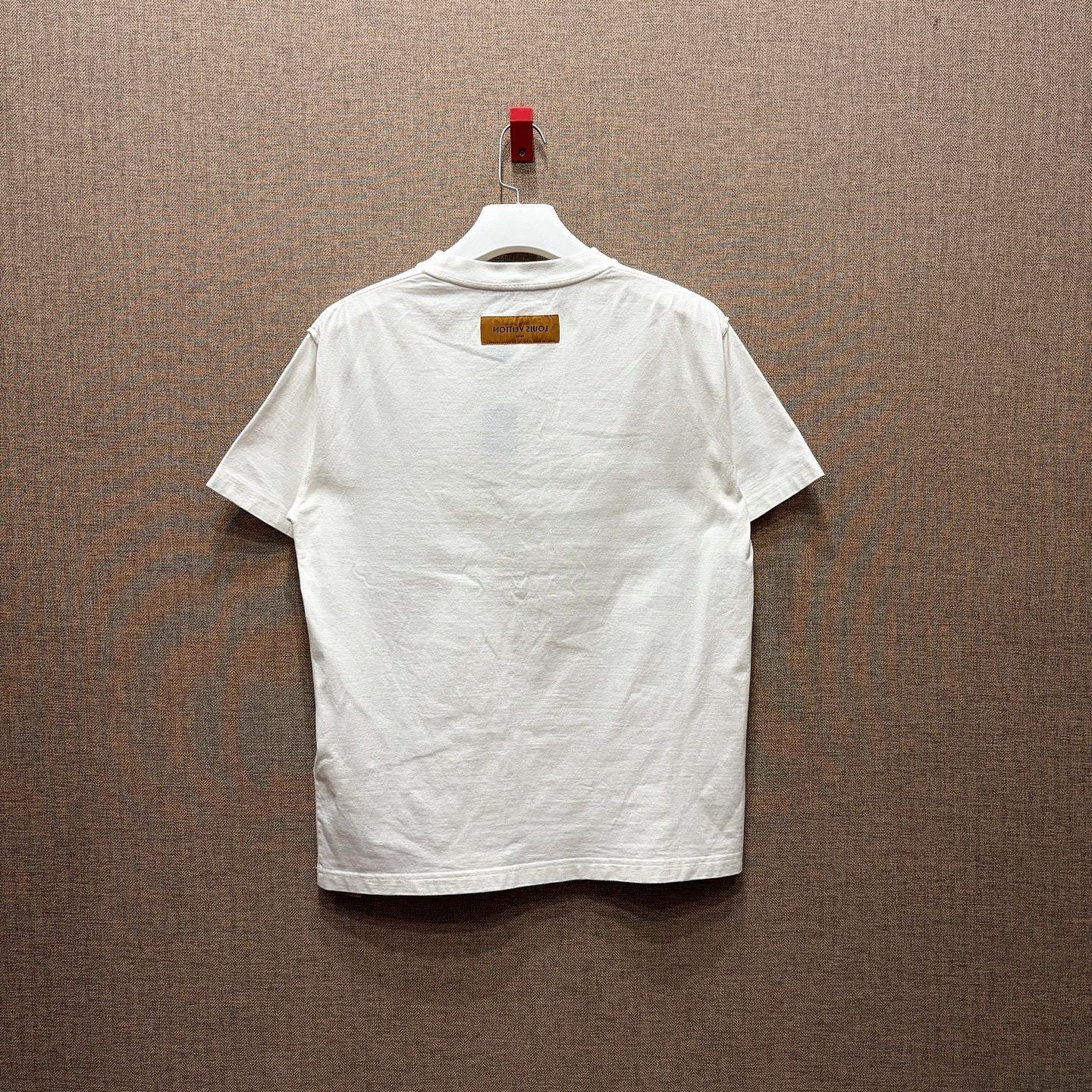 Louis Vuitton Louis Vuitton Logo Embossed T-Shirt Size M Size US M / EU 48-50 / 2 - 2 Thumbnail
