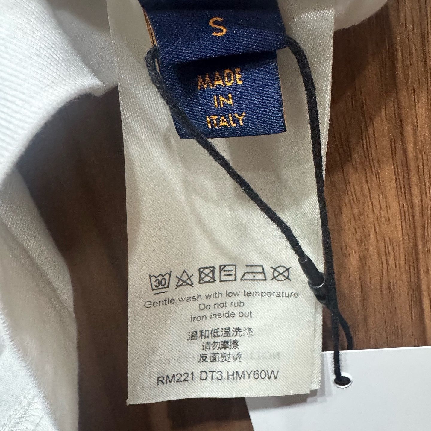 Louis Vuitton Louis Vuitton Graffiti Logo T-Shirt Size S Size US S / EU 44-46 / 1 - 4 Thumbnail