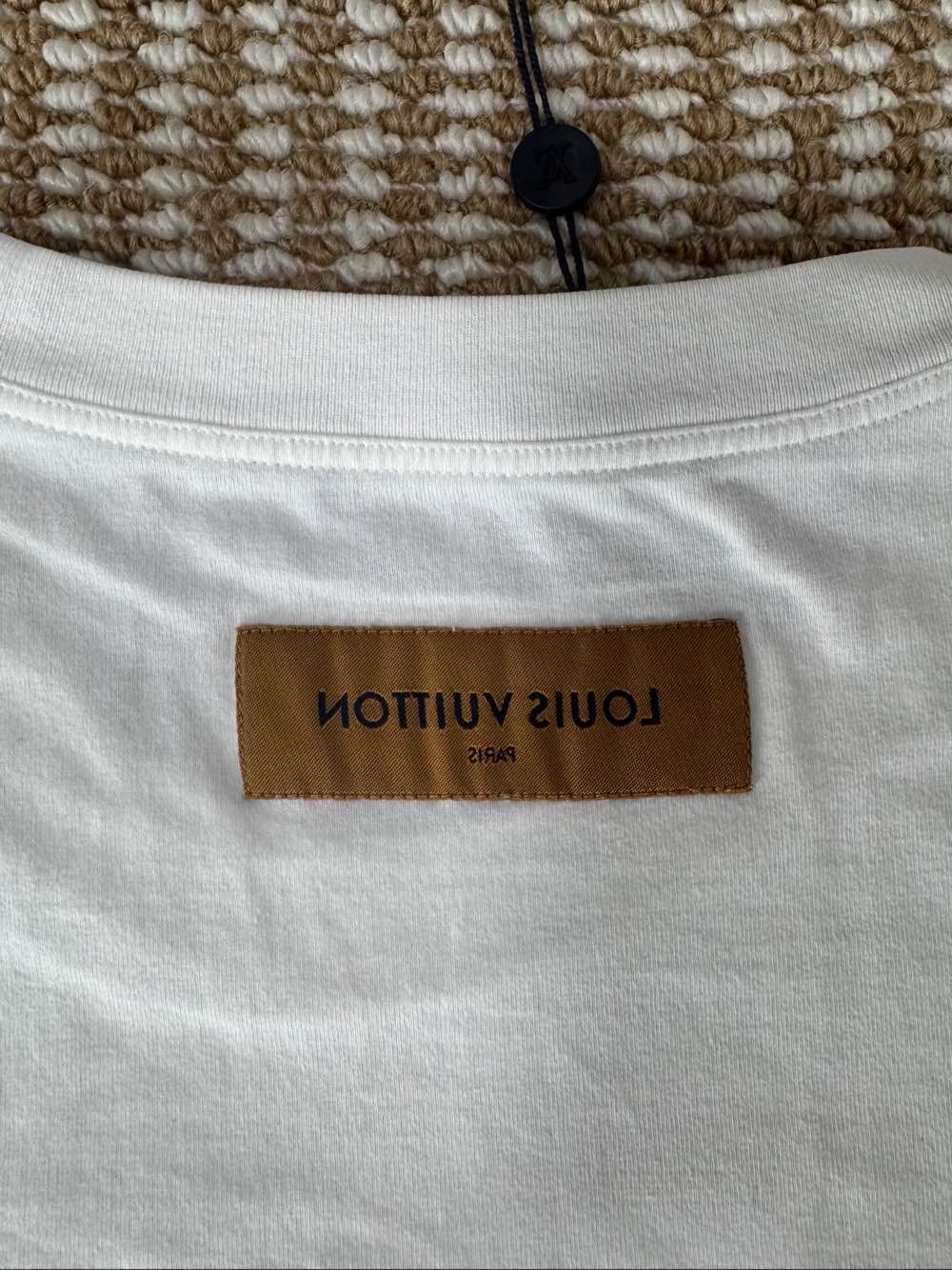 Louis Vuitton Louis Vuitton Embossed Logo T-Shirt Size XXL Size US XXL / EU 58 / 5 - 9 Thumbnail