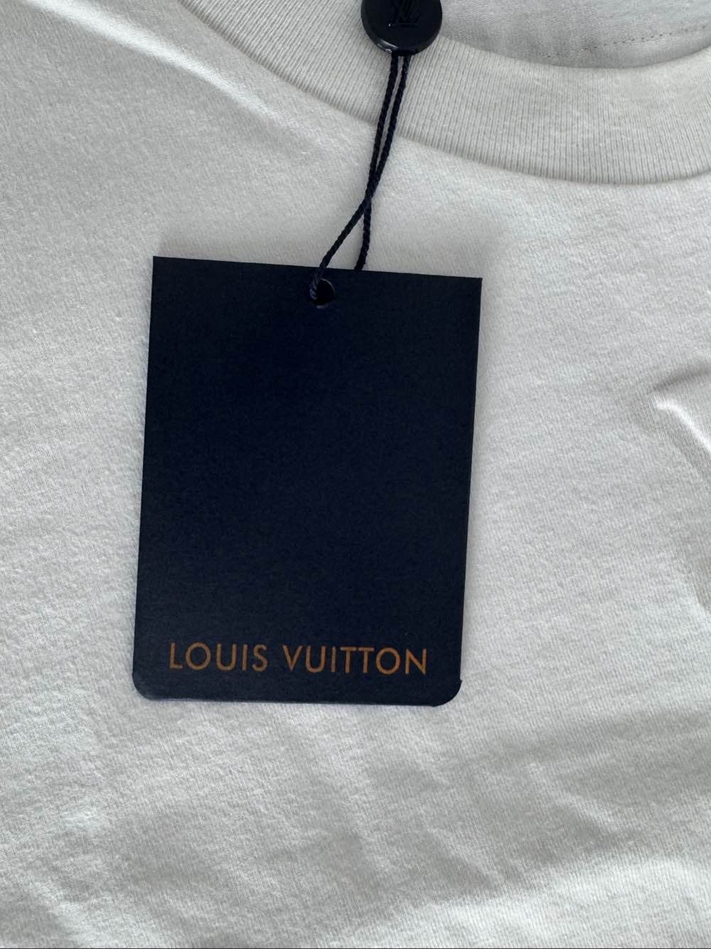 Louis Vuitton Louis Vuitton Embossed Logo T-Shirt Size XXL Size US XXL / EU 58 / 5 - 5 Thumbnail