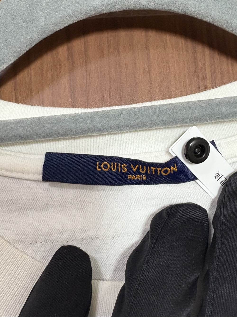 Louis Vuitton Louis Vuitton Graffiti Logo T-Shirt Size S Size US S / EU 44-46 / 1 - 3 Thumbnail
