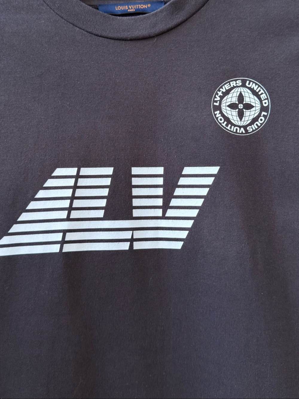 Louis Vuitton Louis Vuitton Graphic Logo T-Shirt Size S Size US S / EU 44-46 / 1 - 5 Thumbnail