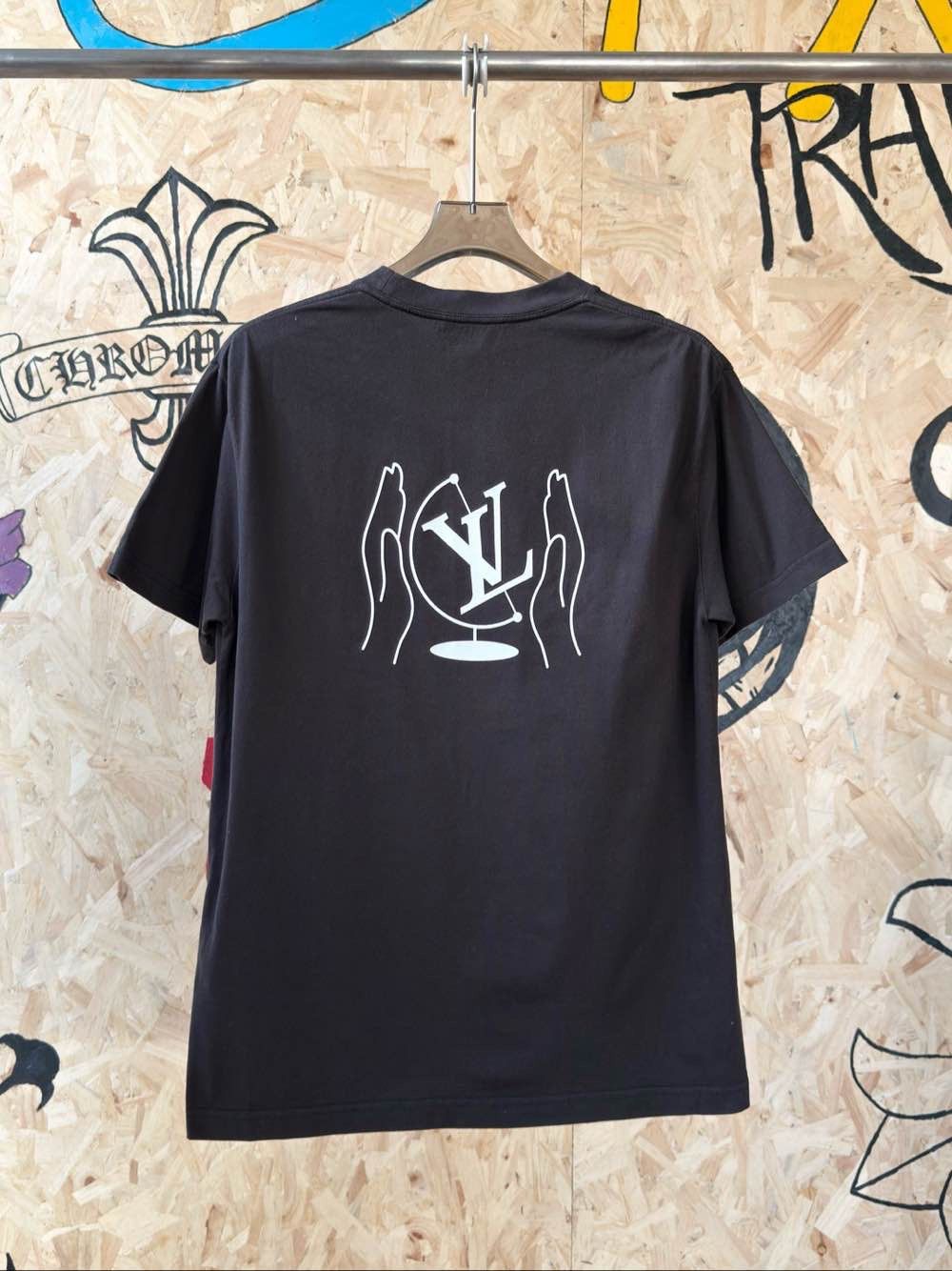 Louis Vuitton Louis Vuitton Graphic Logo T-Shirt Size S Size US S / EU 44-46 / 1 - 2 Thumbnail
