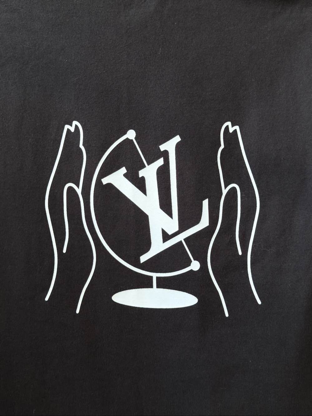 Louis Vuitton Louis Vuitton Graphic Logo T-Shirt Size S Size US S / EU 44-46 / 1 - 7 Thumbnail