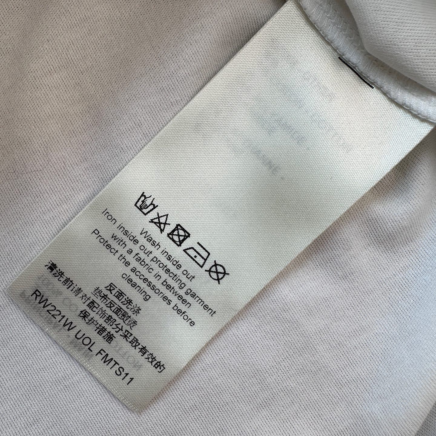 Louis Vuitton Louis Vuitton Globe Logo T-Shirt Size S Size S / US 4 / IT 40 - 4 Thumbnail