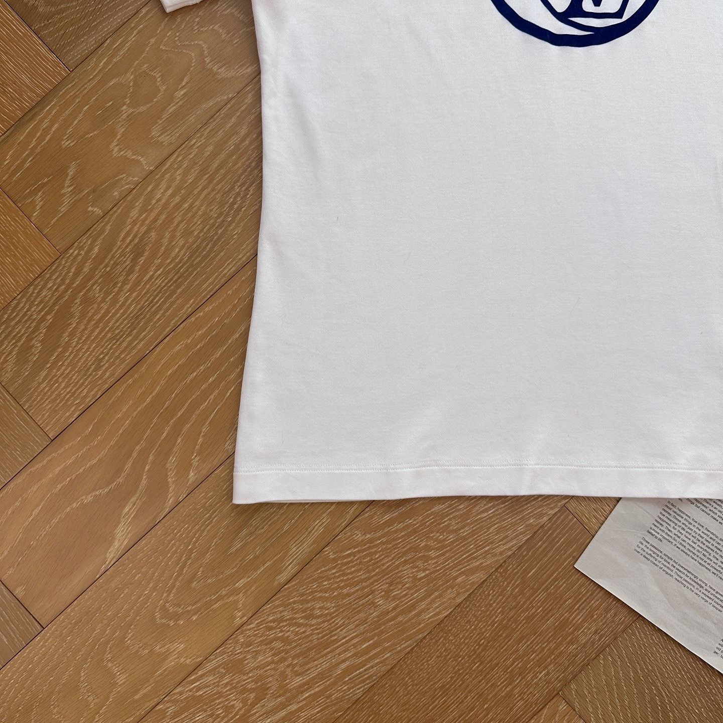Louis Vuitton Louis Vuitton Globe Logo T-Shirt Size S Size S / US 4 / IT 40 - 6 Thumbnail