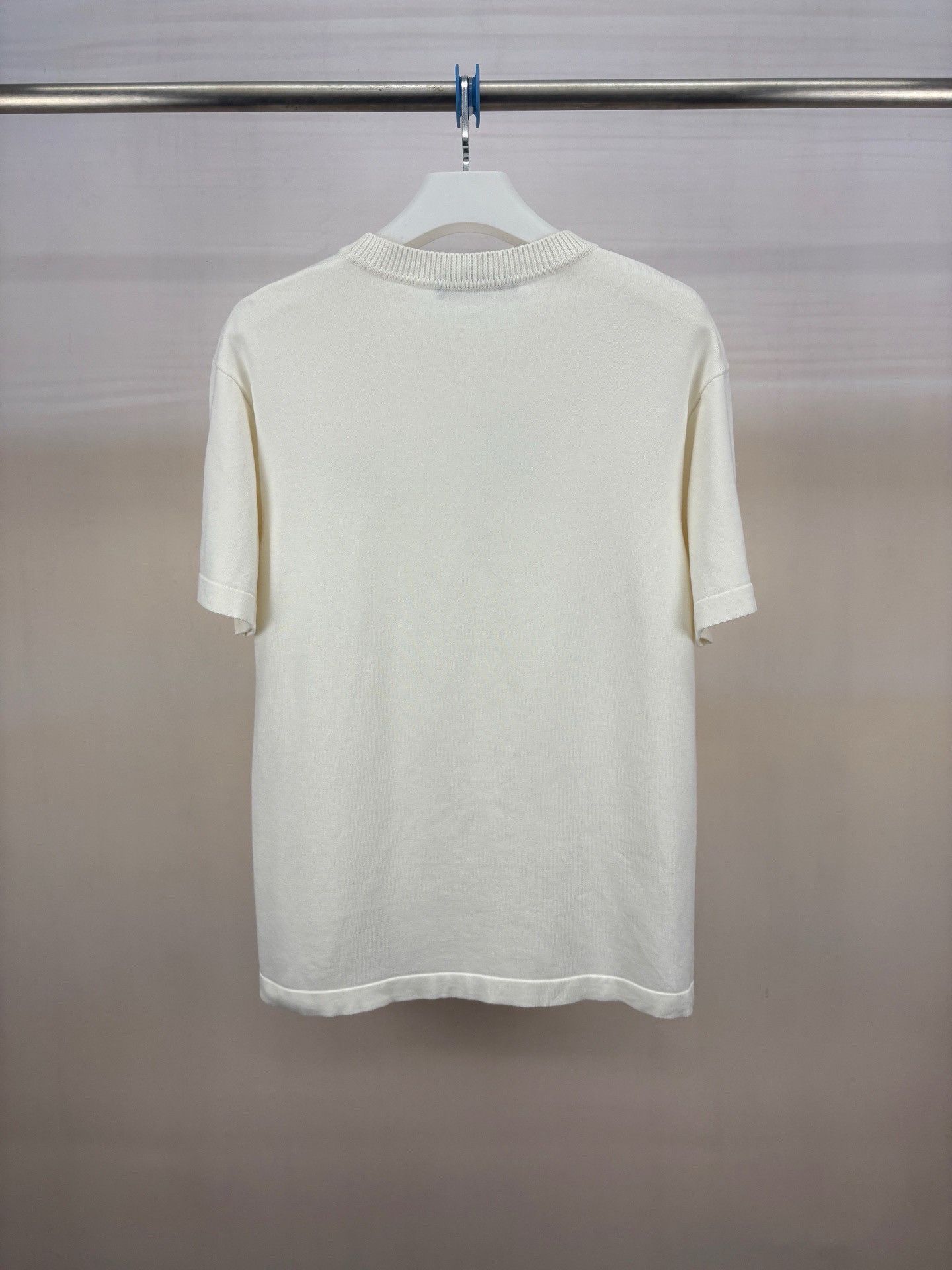 Louis Vuitton Louis Vuitton Embroidered Logo T-Shirt US L Size US L / EU 52-54 / 3 - 2 Thumbnail