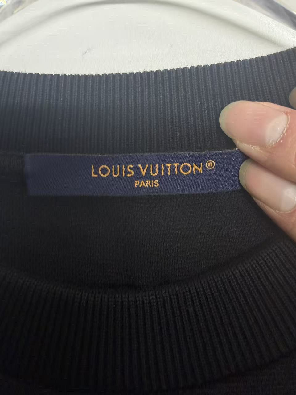 Louis Vuitton Louis Vuitton Monogram Pocket T-Shirt Size L Size US L / EU 52-54 / 3 - 3 Thumbnail