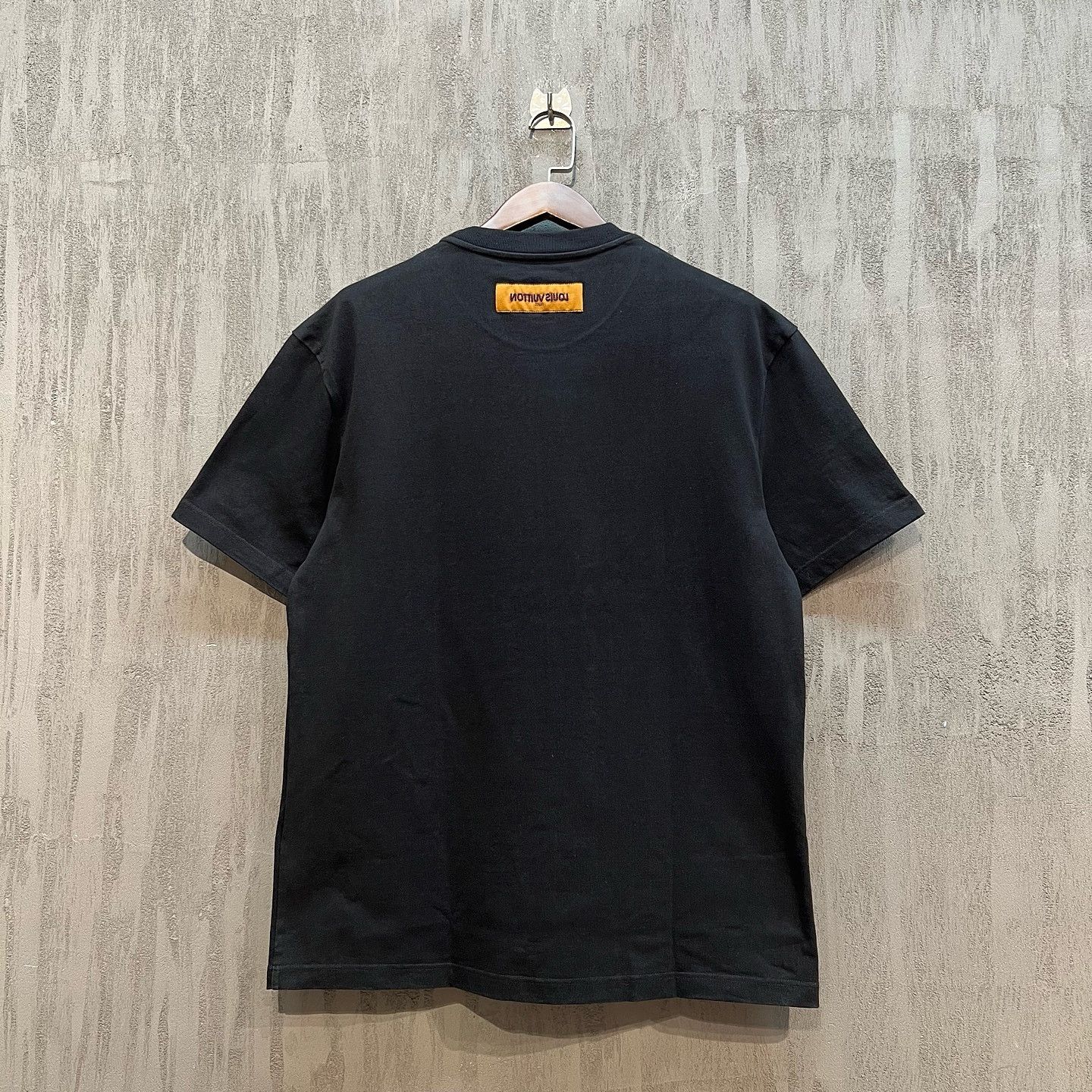 Louis Vuitton Louis Vuitton Bead Embroidered Logo T-Shirt Size XL Size US XL / EU 56 / 4 - 2 Thumbnail