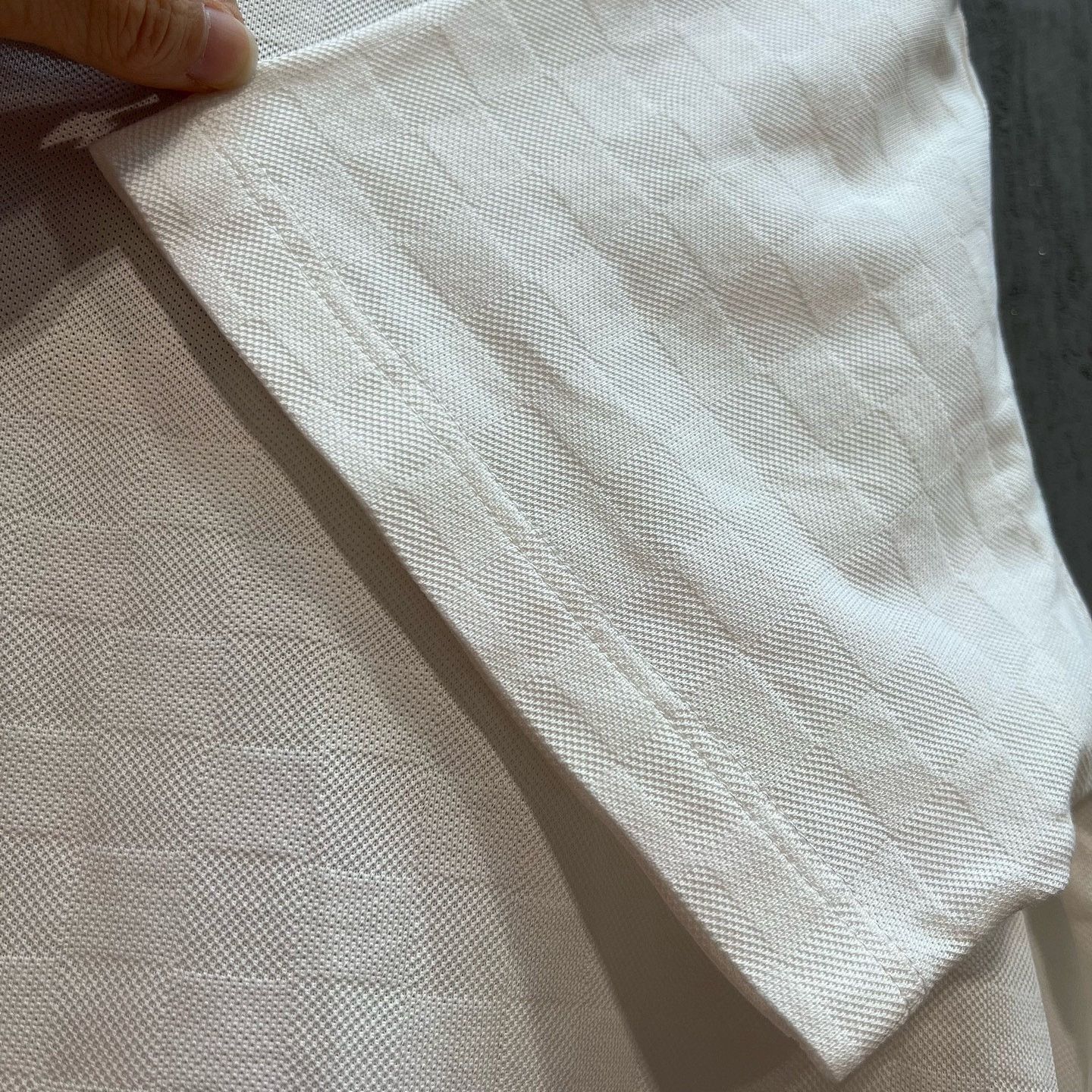 Louis Vuitton Louis Vuitton Logo Embroidered Damier T-Shirt Size L Size US L / EU 52-54 / 3 - 8 Thumbnail