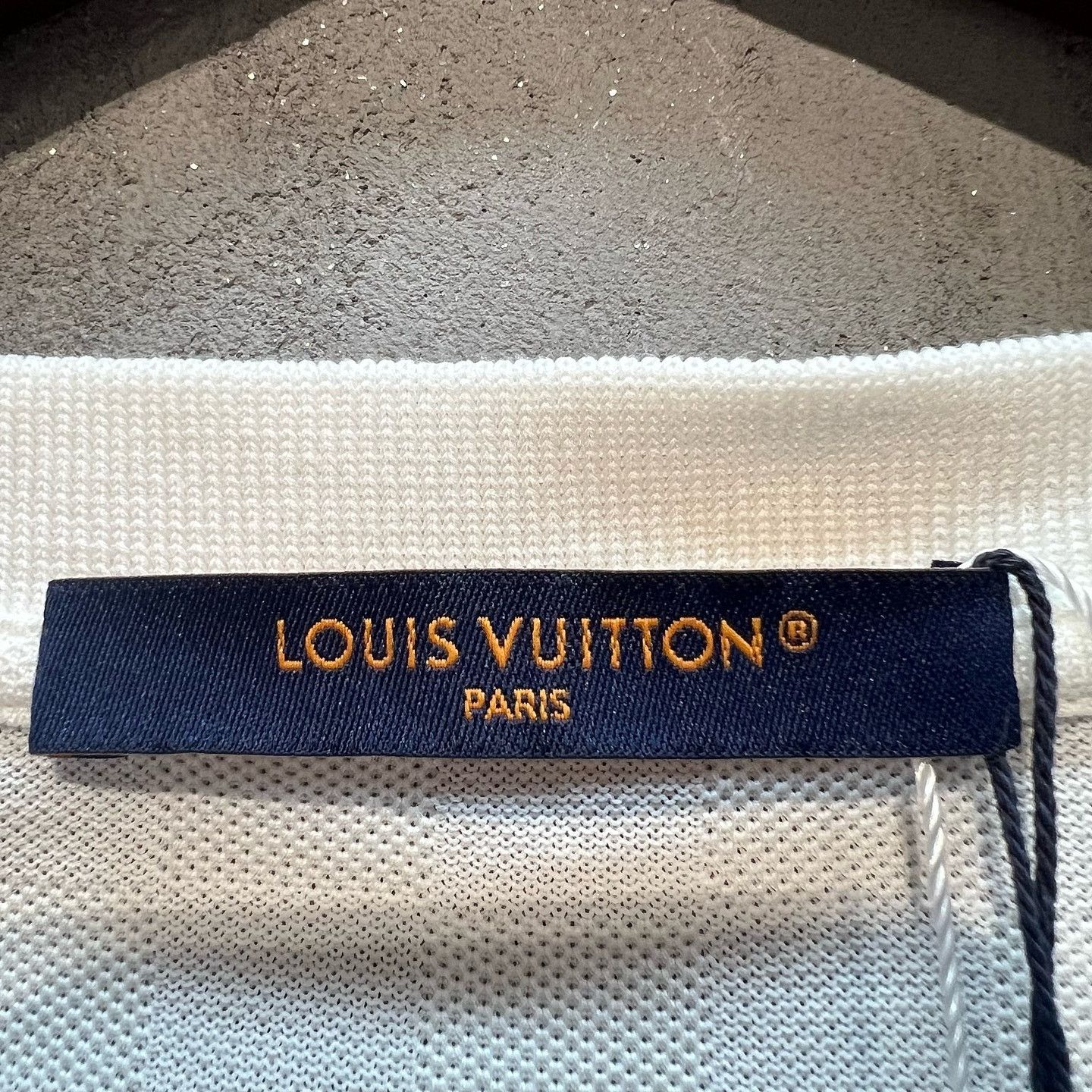 Louis Vuitton Louis Vuitton Logo Embroidered Damier T-Shirt Size L Size US L / EU 52-54 / 3 - 3 Thumbnail