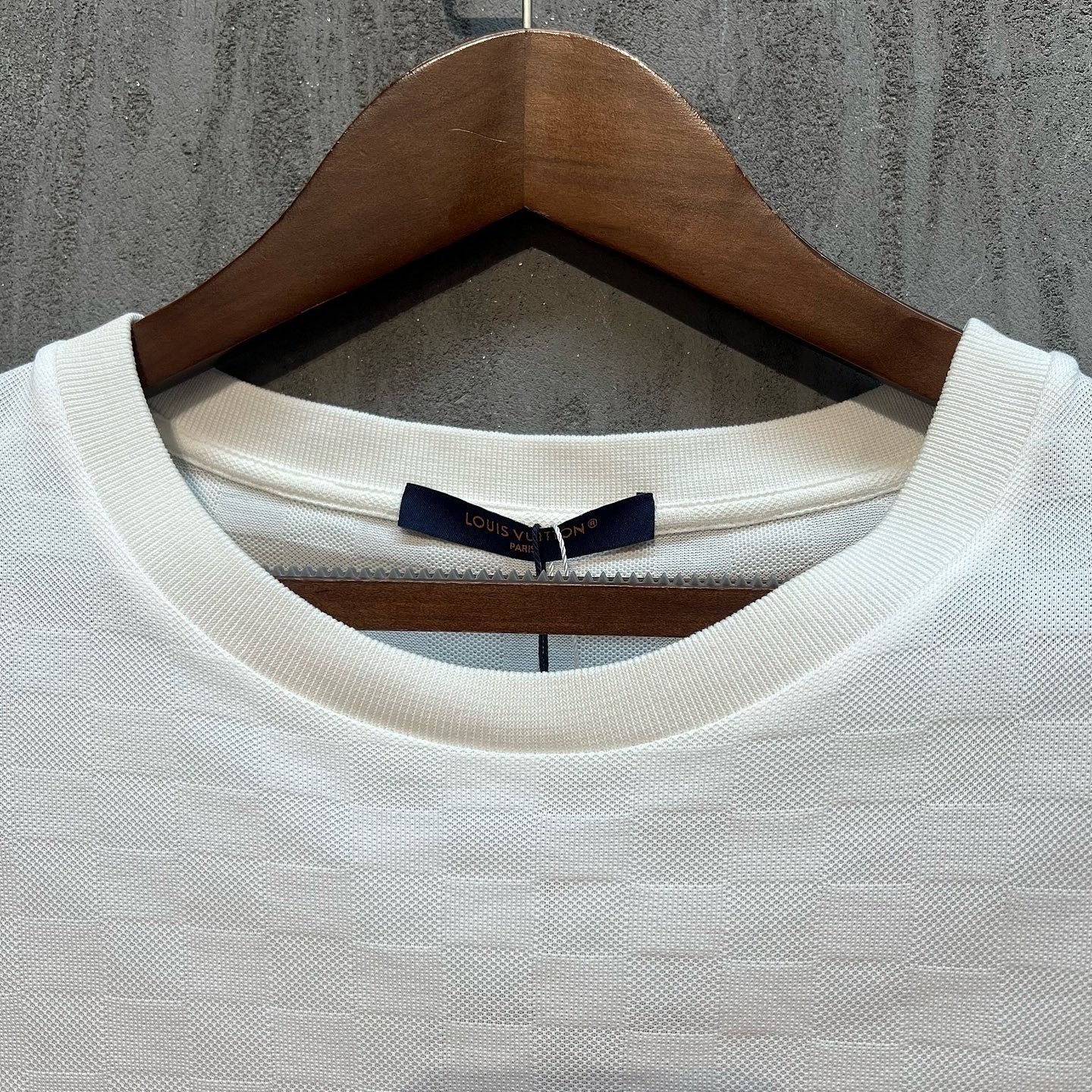 Louis Vuitton Louis Vuitton Logo Embroidered Damier T-Shirt Size L Size US L / EU 52-54 / 3 - 7 Thumbnail